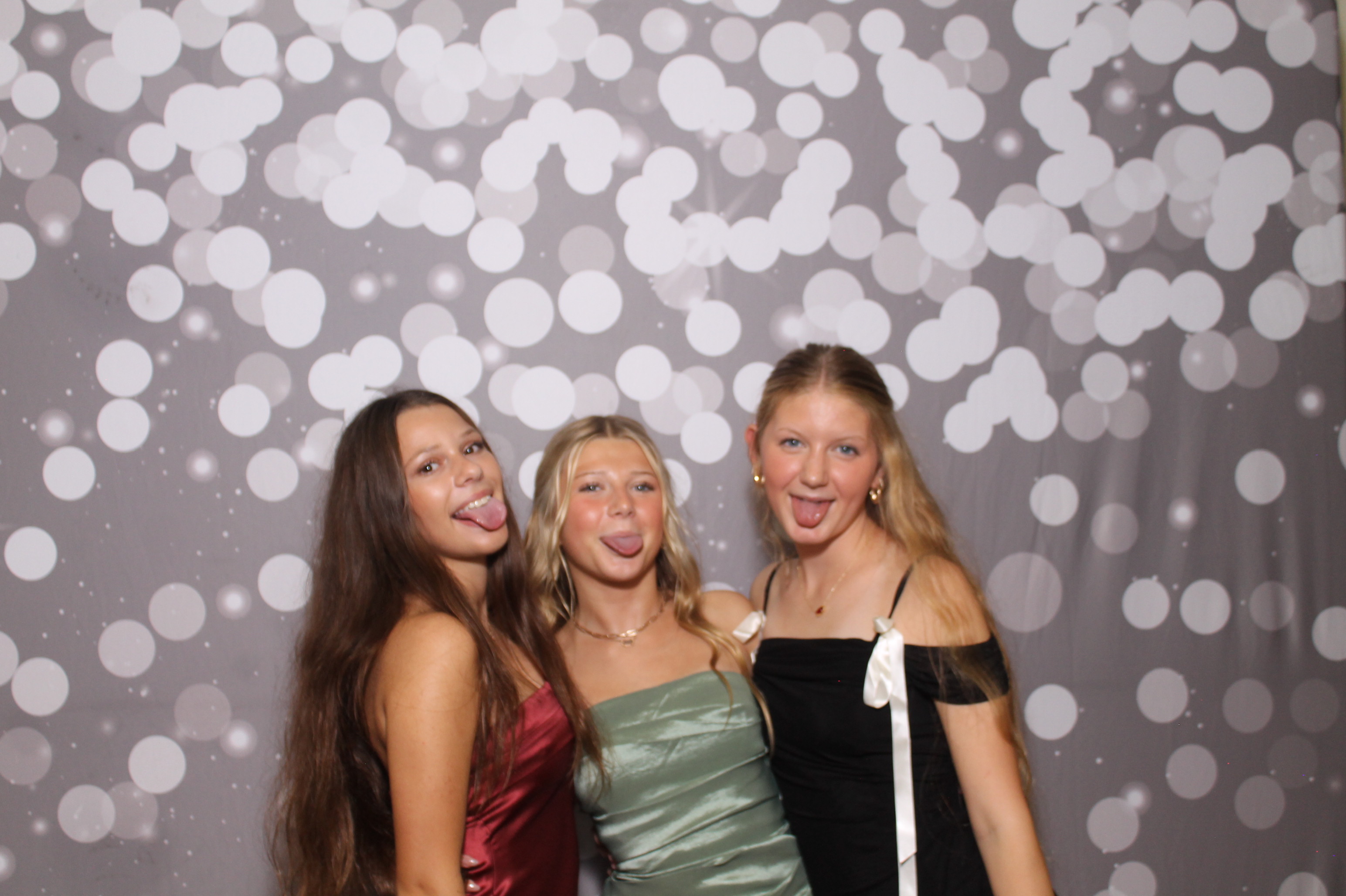 Walnut Hills Homecoming | View more photos from the event at gallery.photoboothcincy.com/u/PhotoBoothCincy/Walnut-Hills-Homecoming