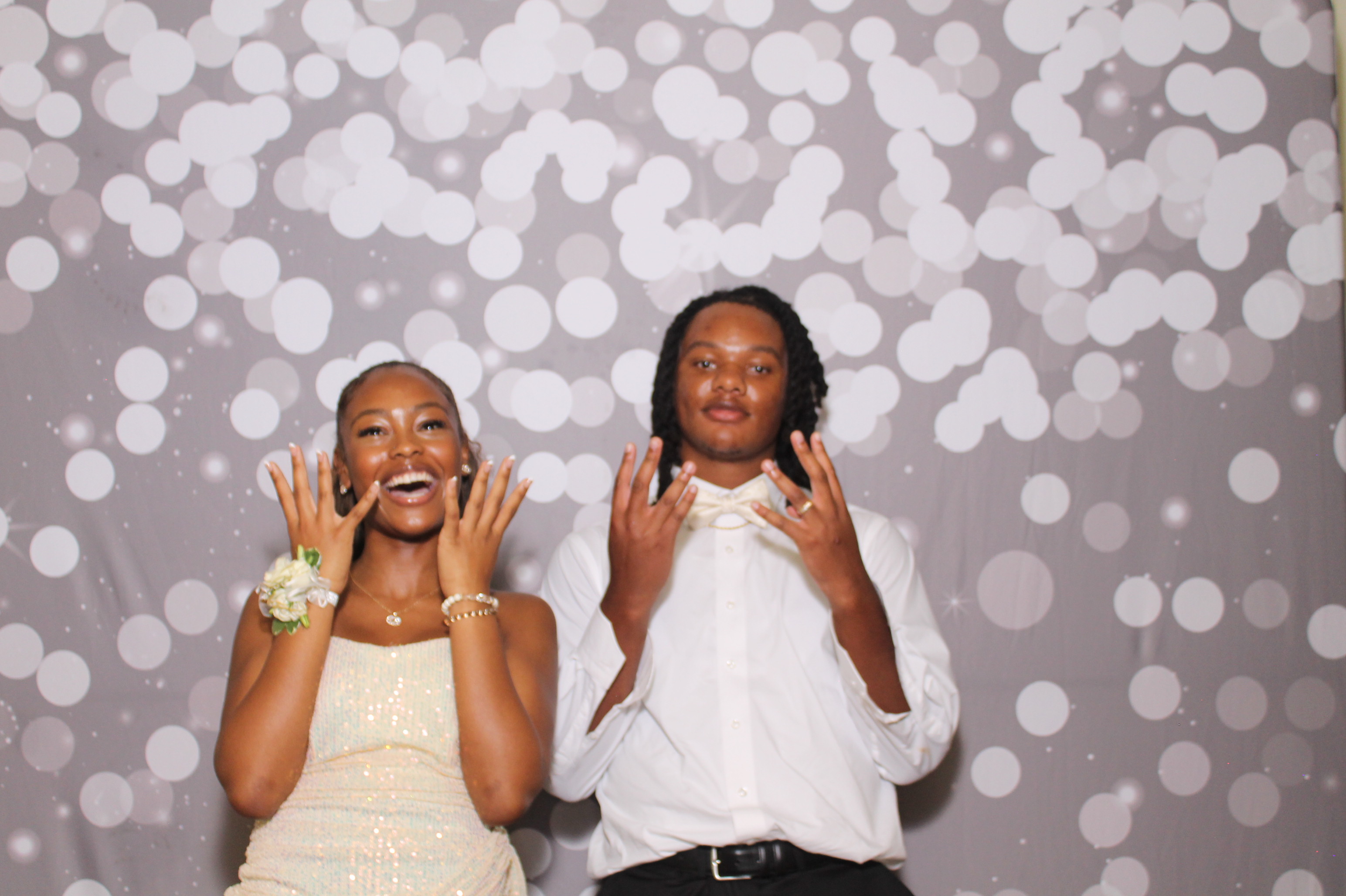 Walnut Hills Homecoming | View more photos from the event at gallery.photoboothcincy.com/u/PhotoBoothCincy/Walnut-Hills-Homecoming