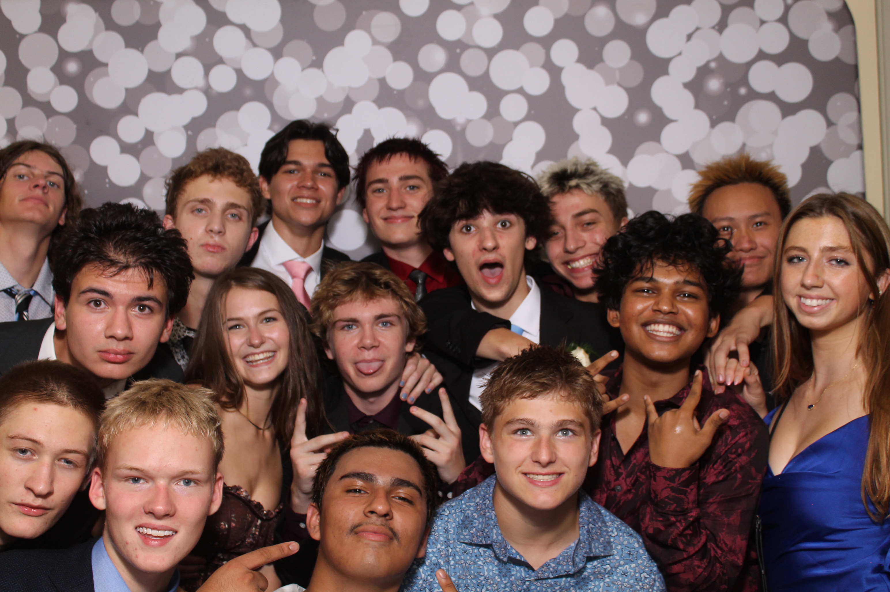 Walnut Hills Homecoming | View more photos from the event at gallery.photoboothcincy.com/u/PhotoBoothCincy/Walnut-Hills-Homecoming