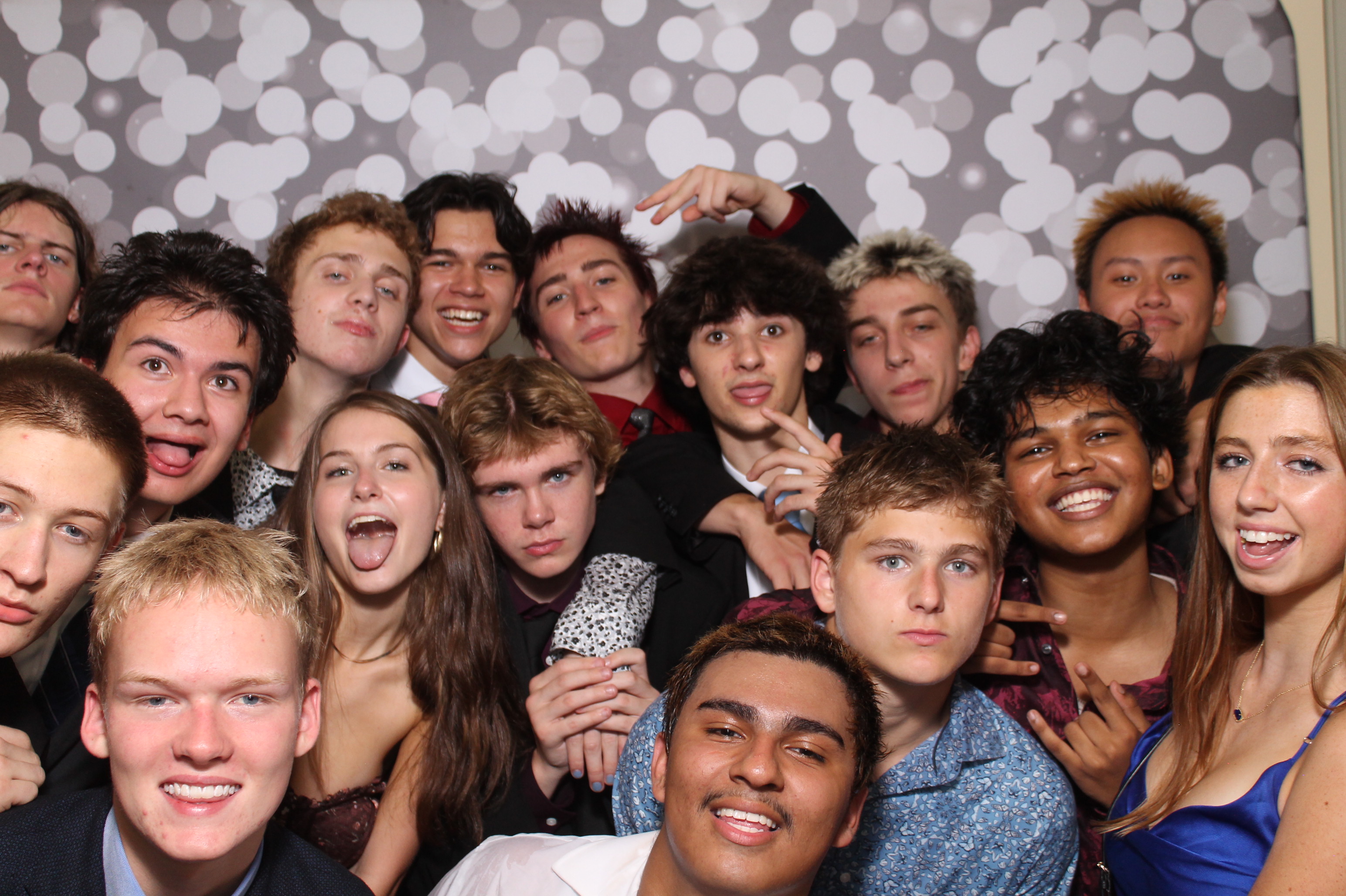 Walnut Hills Homecoming | View more photos from the event at gallery.photoboothcincy.com/u/PhotoBoothCincy/Walnut-Hills-Homecoming