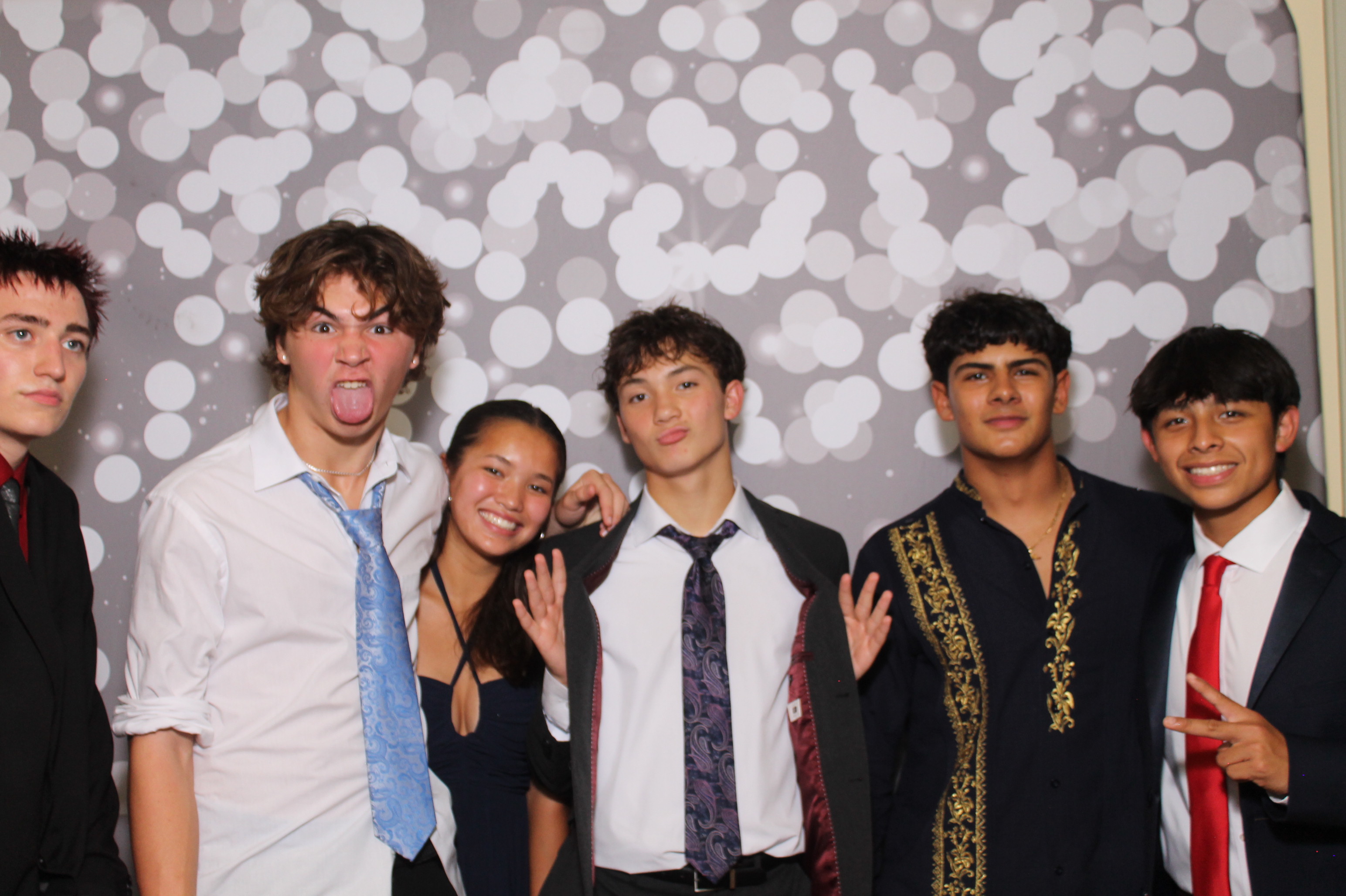 Walnut Hills Homecoming | View more photos from the event at gallery.photoboothcincy.com/u/PhotoBoothCincy/Walnut-Hills-Homecoming