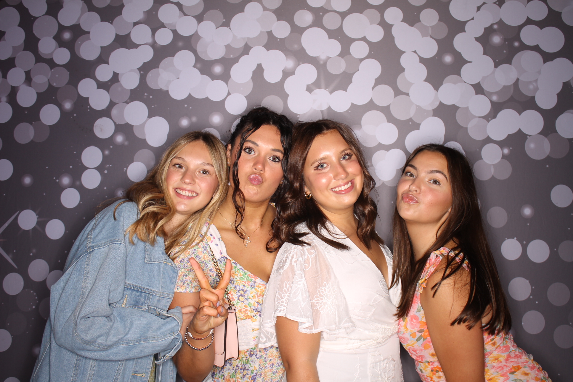 ZTA Semi Formal  | View more photos from the event at gallery.photoboothcincy.com/u/PhotoBoothCincy/ZTA-Semi-Formal