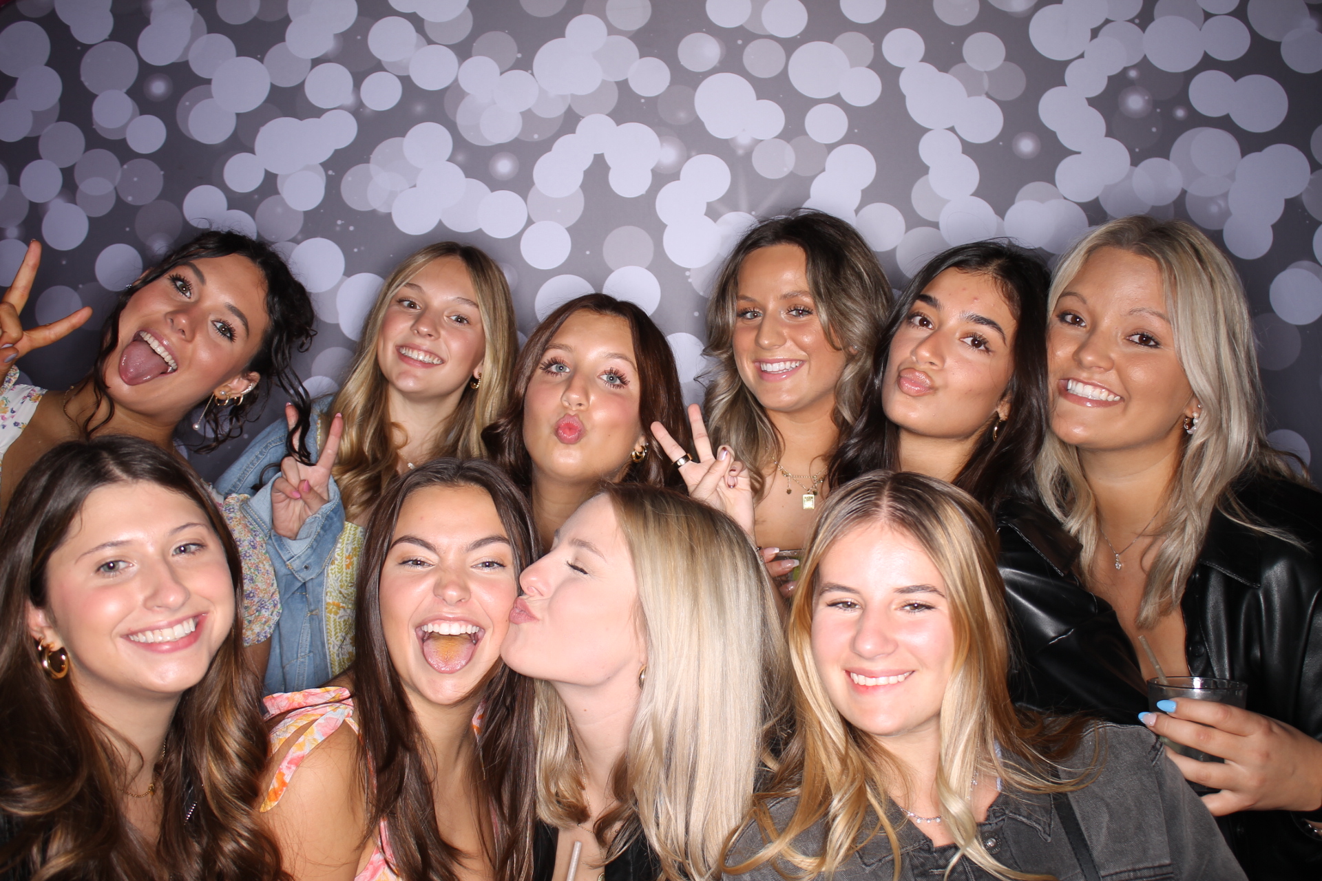 ZTA Semi Formal  | View more photos from the event at gallery.photoboothcincy.com/u/PhotoBoothCincy/ZTA-Semi-Formal