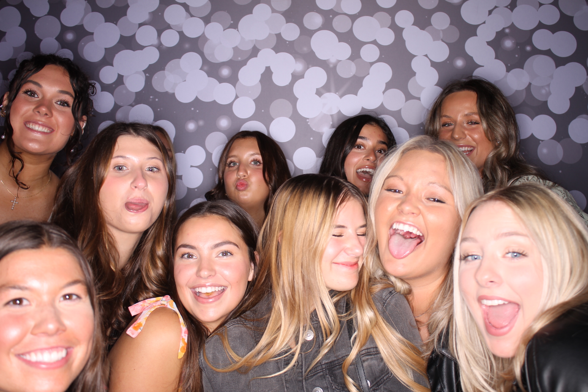 ZTA Semi Formal  | View more photos from the event at gallery.photoboothcincy.com/u/PhotoBoothCincy/ZTA-Semi-Formal