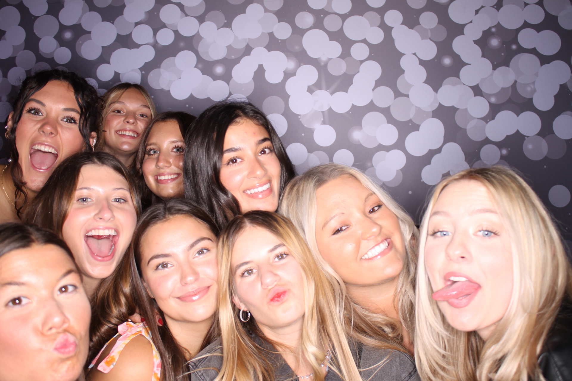 ZTA Semi Formal  | View more photos from the event at gallery.photoboothcincy.com/u/PhotoBoothCincy/ZTA-Semi-Formal