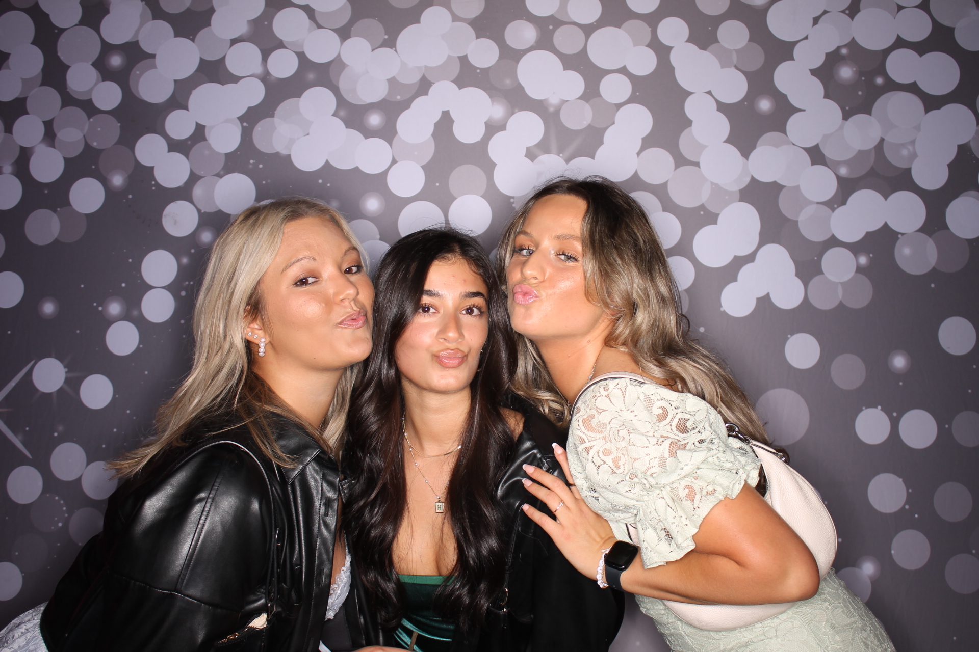 ZTA Semi Formal  | View more photos from the event at gallery.photoboothcincy.com/u/PhotoBoothCincy/ZTA-Semi-Formal