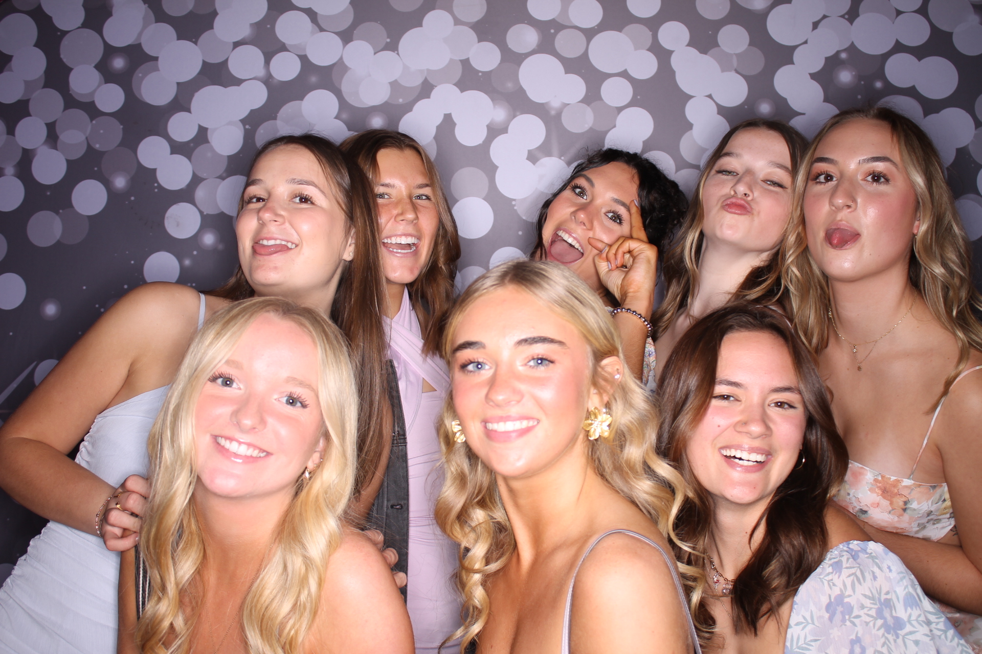 ZTA Semi Formal  | View more photos from the event at gallery.photoboothcincy.com/u/PhotoBoothCincy/ZTA-Semi-Formal
