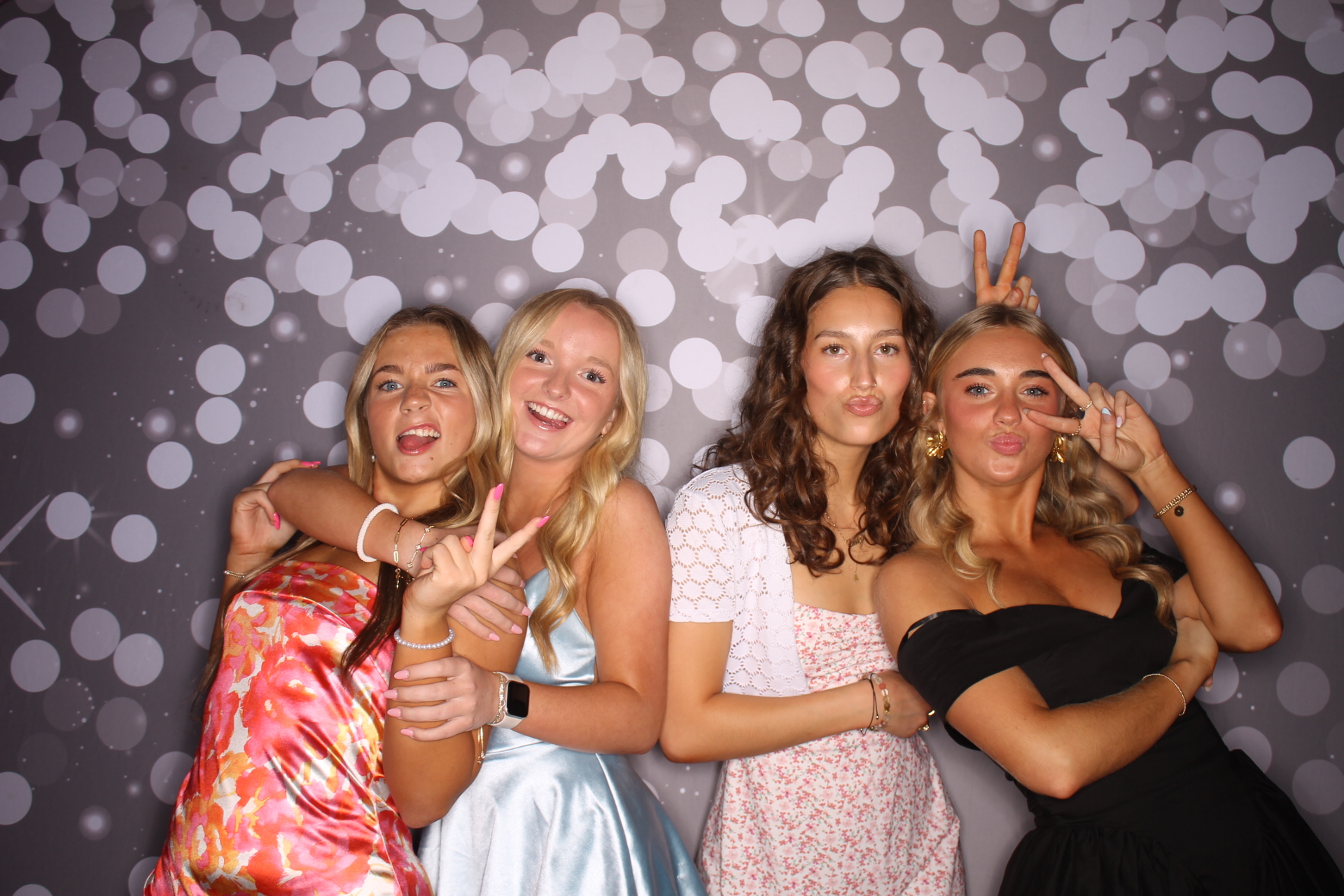 ZTA Semi Formal  | View more photos from the event at gallery.photoboothcincy.com/u/PhotoBoothCincy/ZTA-Semi-Formal