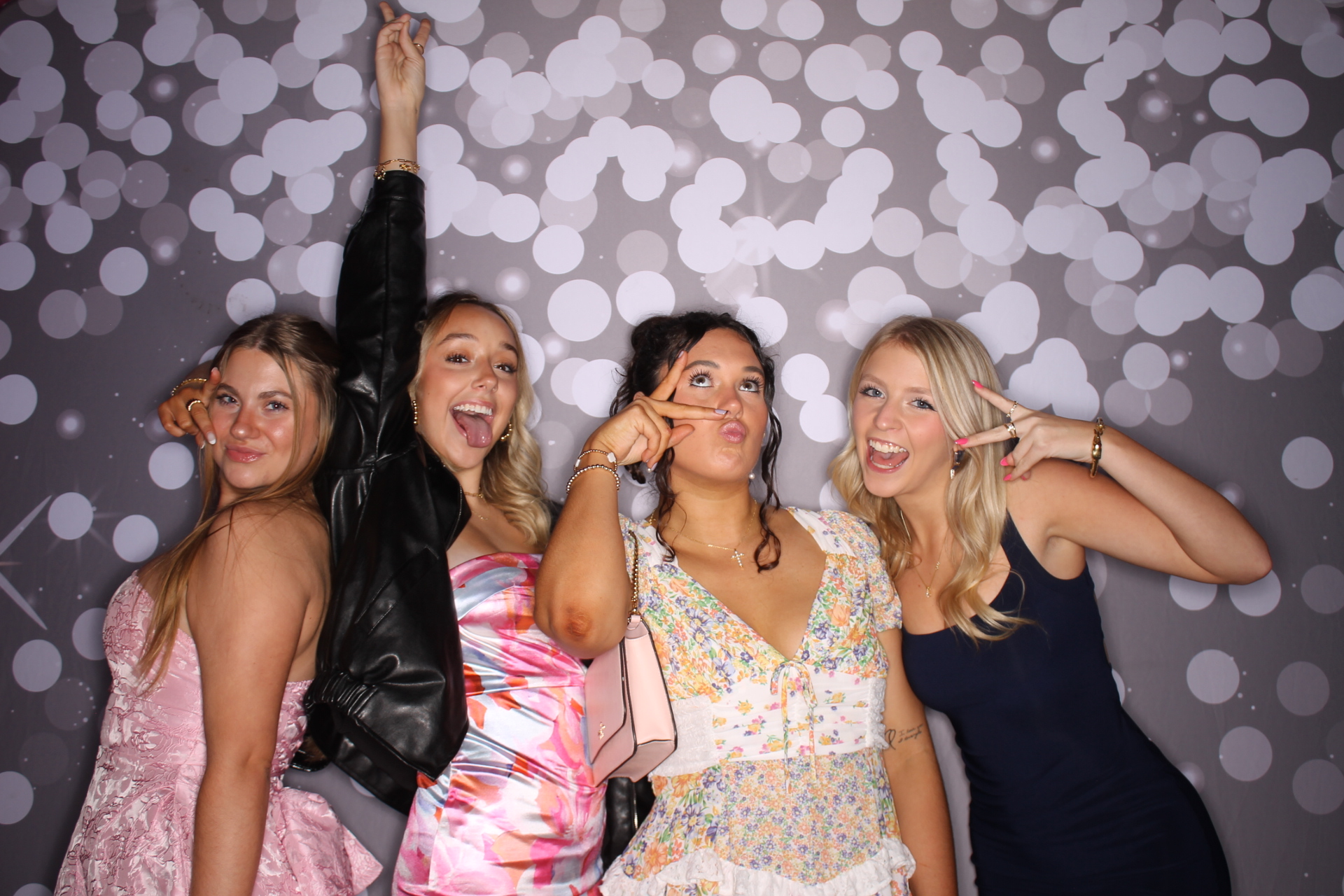 ZTA Semi Formal  | View more photos from the event at gallery.photoboothcincy.com/u/PhotoBoothCincy/ZTA-Semi-Formal