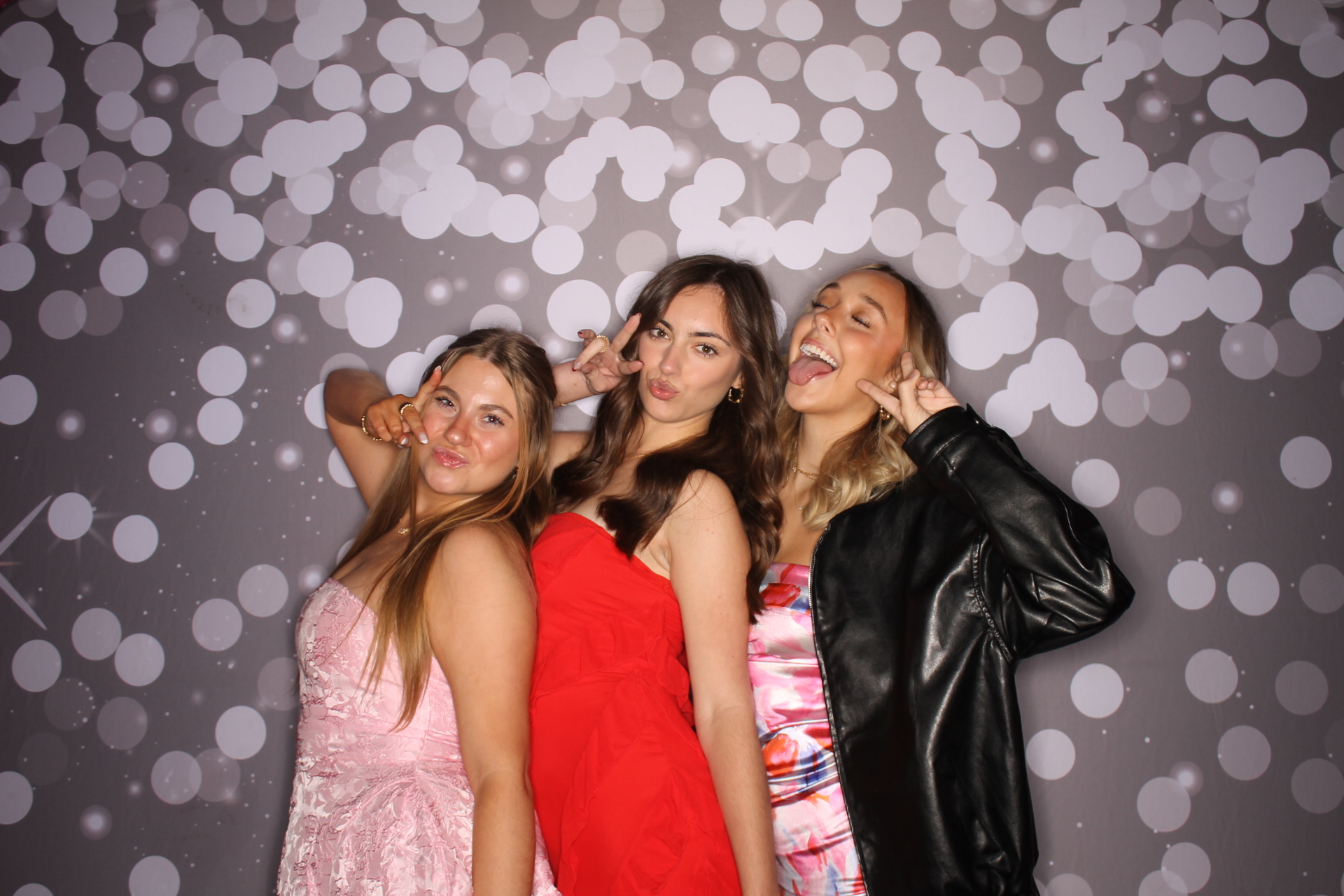 ZTA Semi Formal  | View more photos from the event at gallery.photoboothcincy.com/u/PhotoBoothCincy/ZTA-Semi-Formal