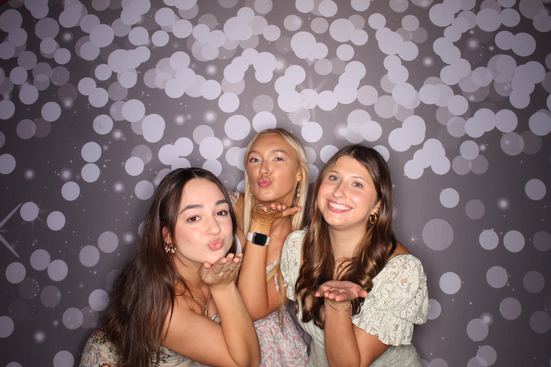 ZTA Semi Formal  | View more photos from the event at gallery.photoboothcincy.com/u/PhotoBoothCincy/ZTA-Semi-Formal