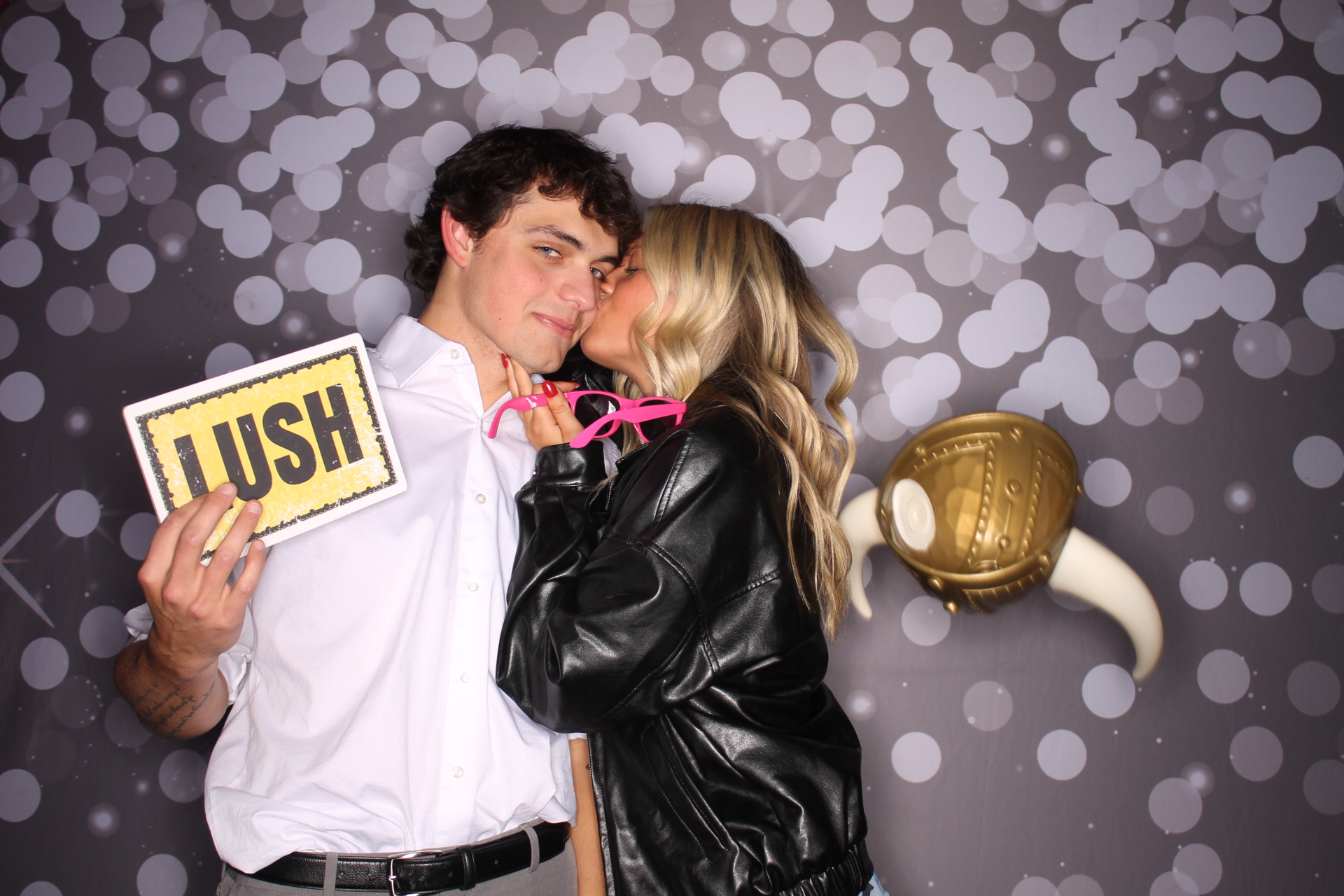ZTA Semi Formal  | View more photos from the event at gallery.photoboothcincy.com/u/PhotoBoothCincy/ZTA-Semi-Formal