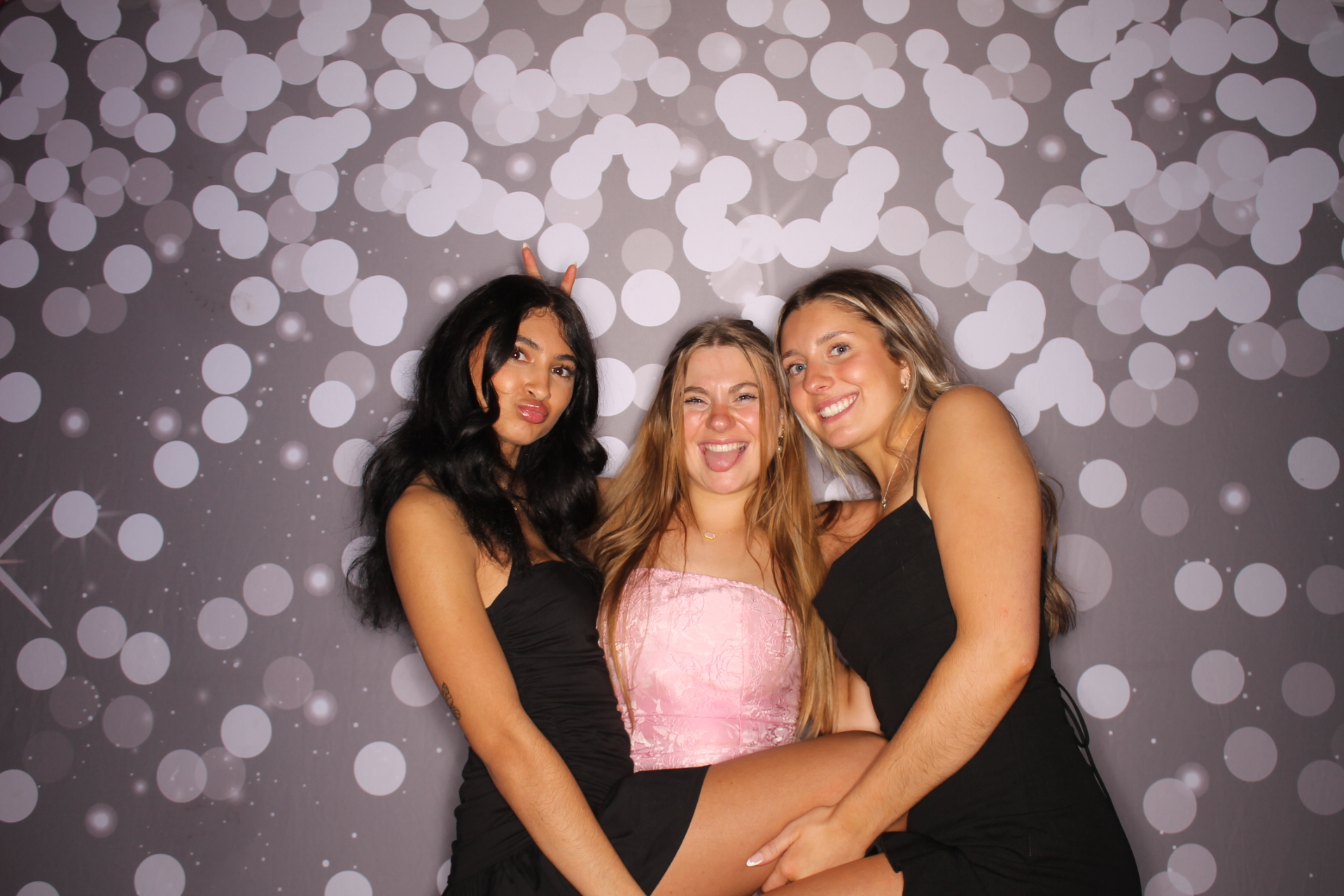 ZTA Semi Formal  | View more photos from the event at gallery.photoboothcincy.com/u/PhotoBoothCincy/ZTA-Semi-Formal