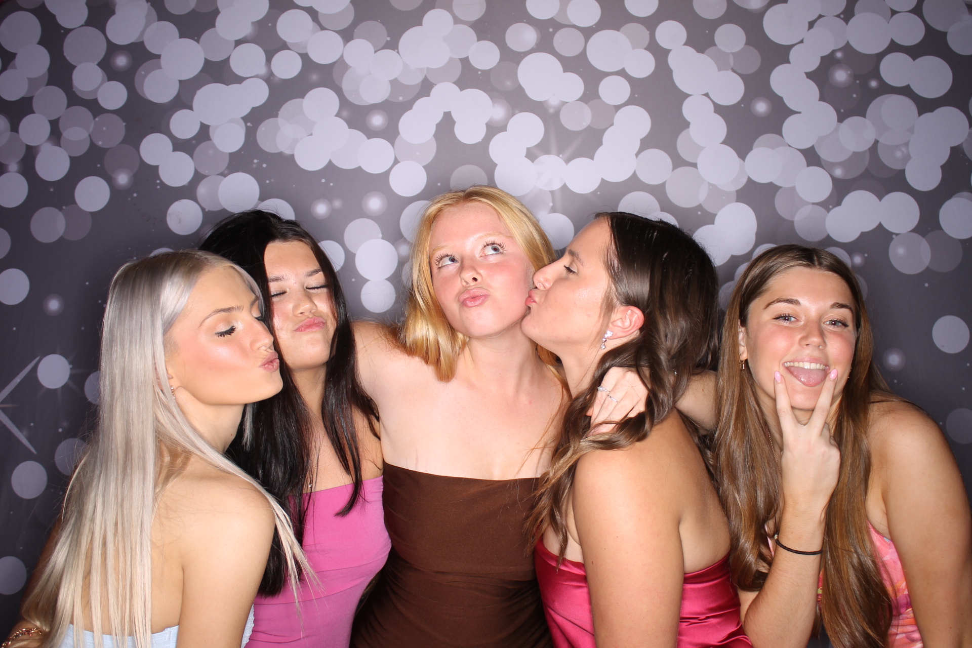 ZTA Semi Formal  | View more photos from the event at gallery.photoboothcincy.com/u/PhotoBoothCincy/ZTA-Semi-Formal