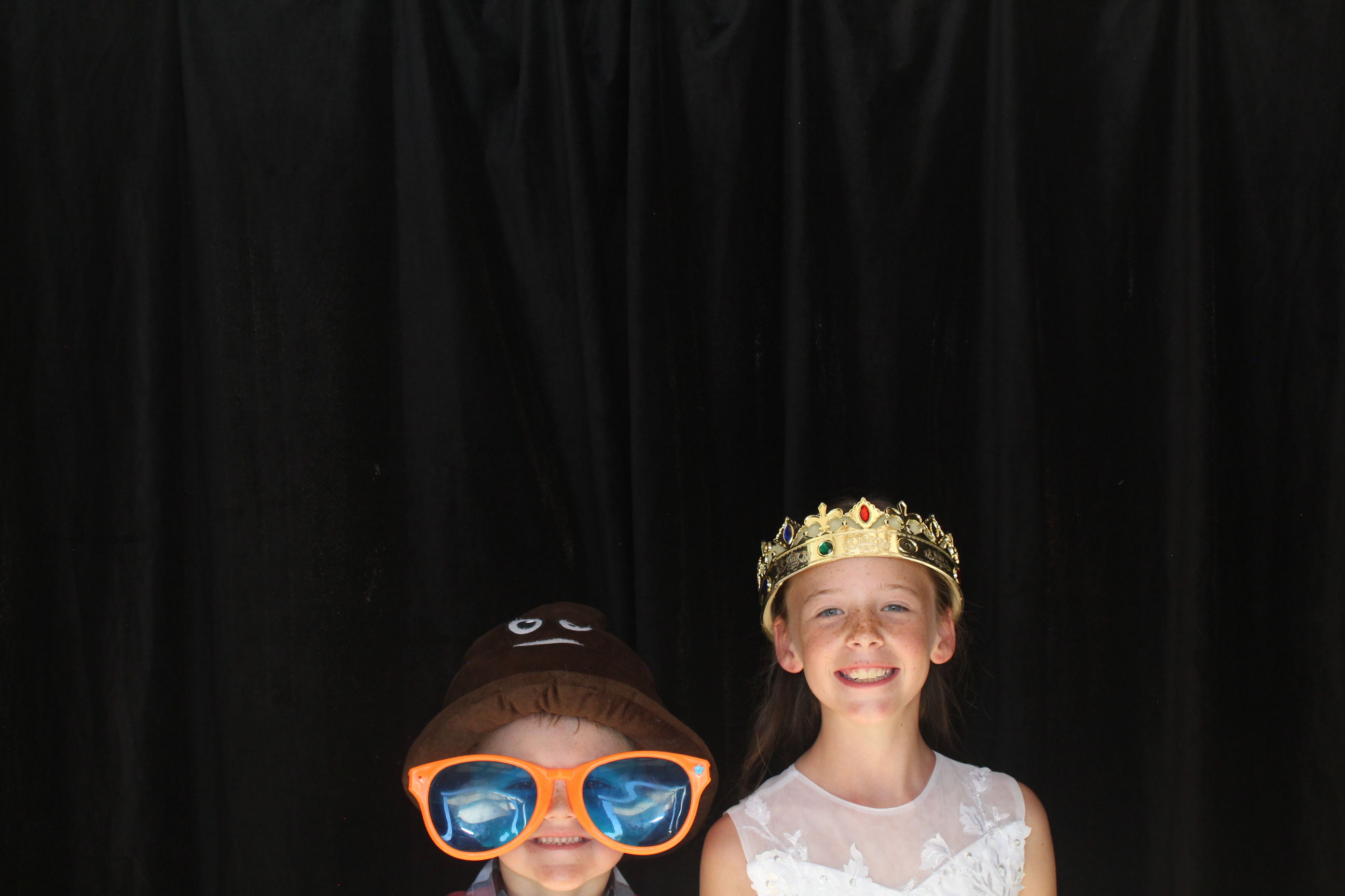 Zach & Emmey | View more photos from the event at gallery.photoboothcincy.com/u/PhotoBoothCincy/Zach-Emmey