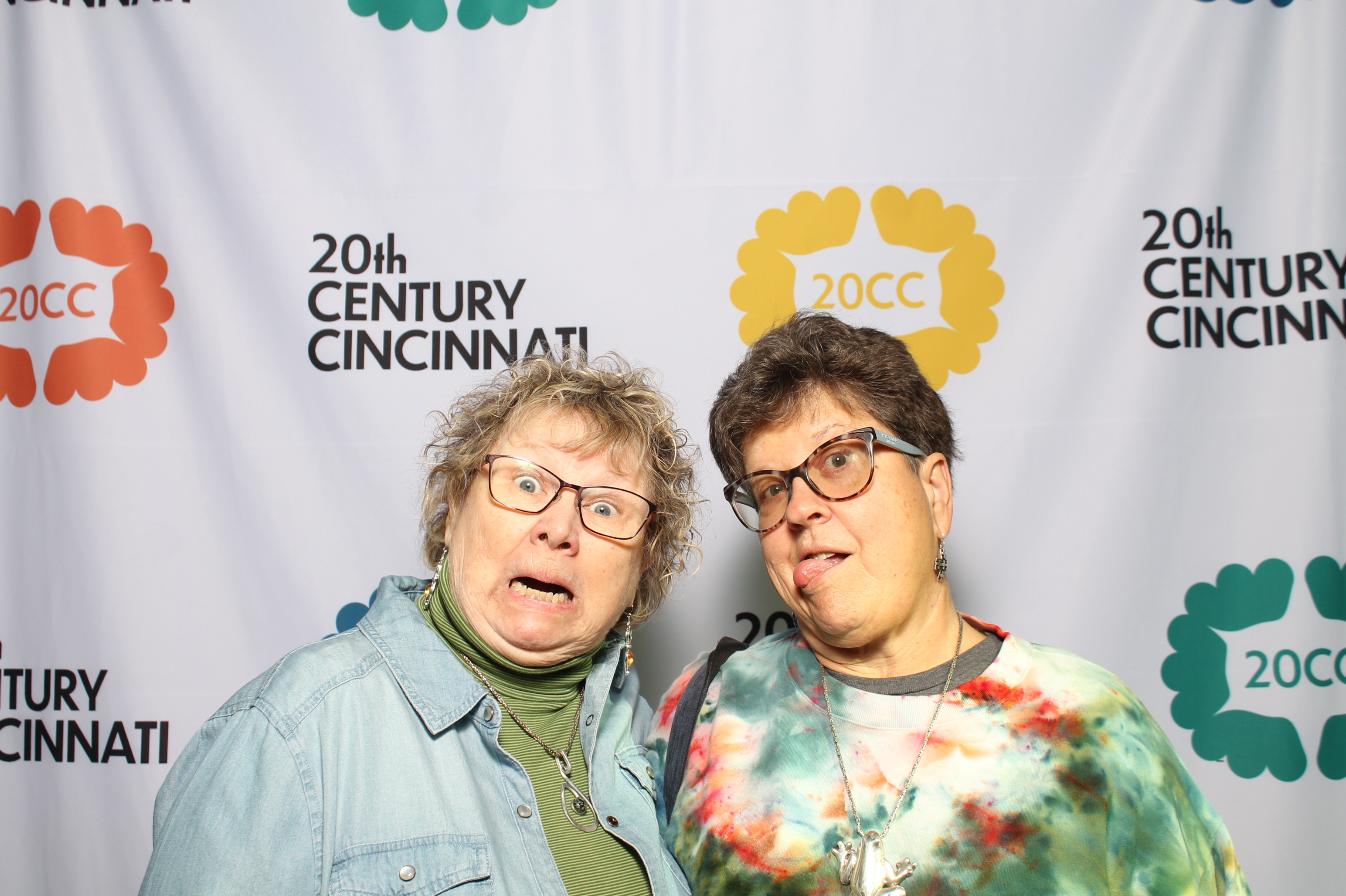 20th Centry Cincinnati | View more photos from the event at gallery.photoboothcincy.com/u/PhotoBoothCincy/20th-Centry-Cincinnati