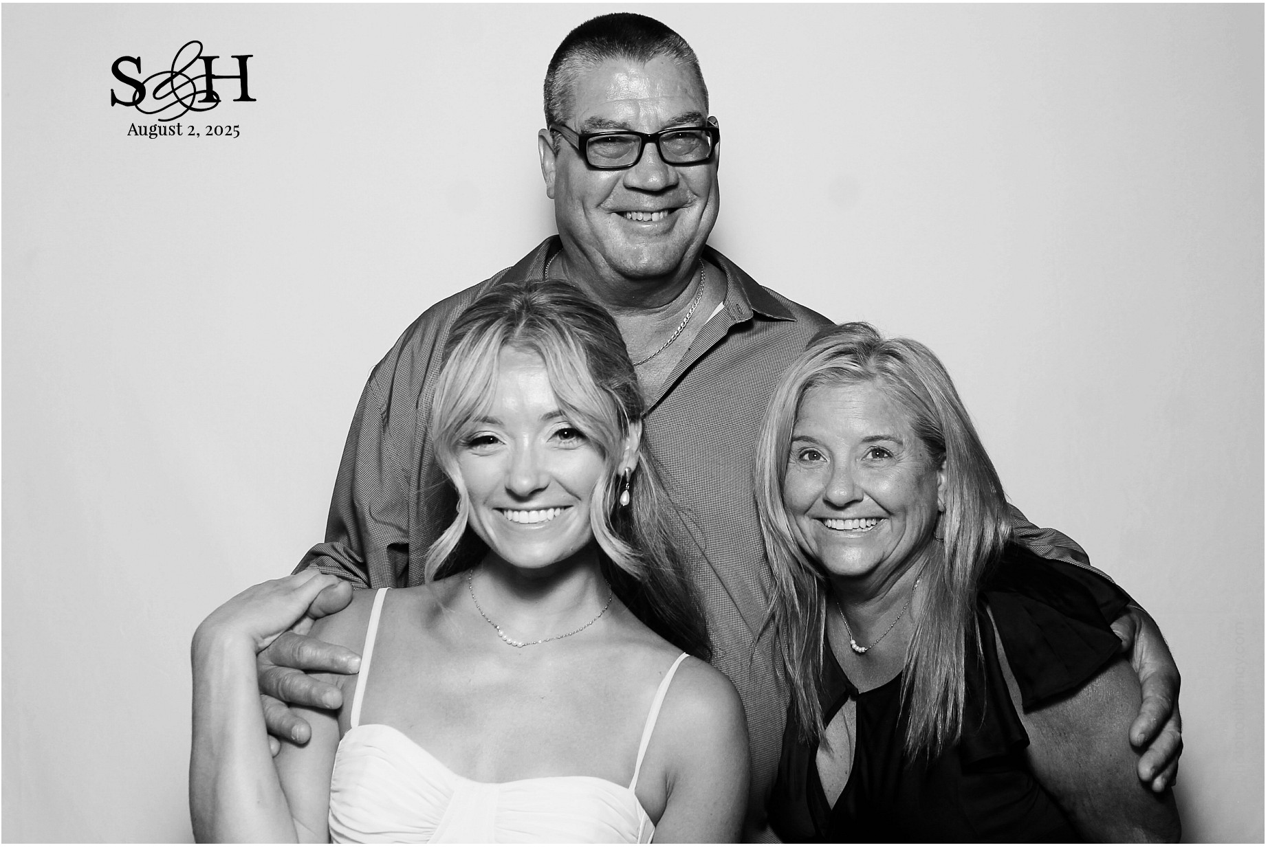 4220 Mayleben x Teel | View more photos from the event at gallery.photoboothcincy.com/u/PhotoBoothCincy/4220-Mayleben-x-Teel