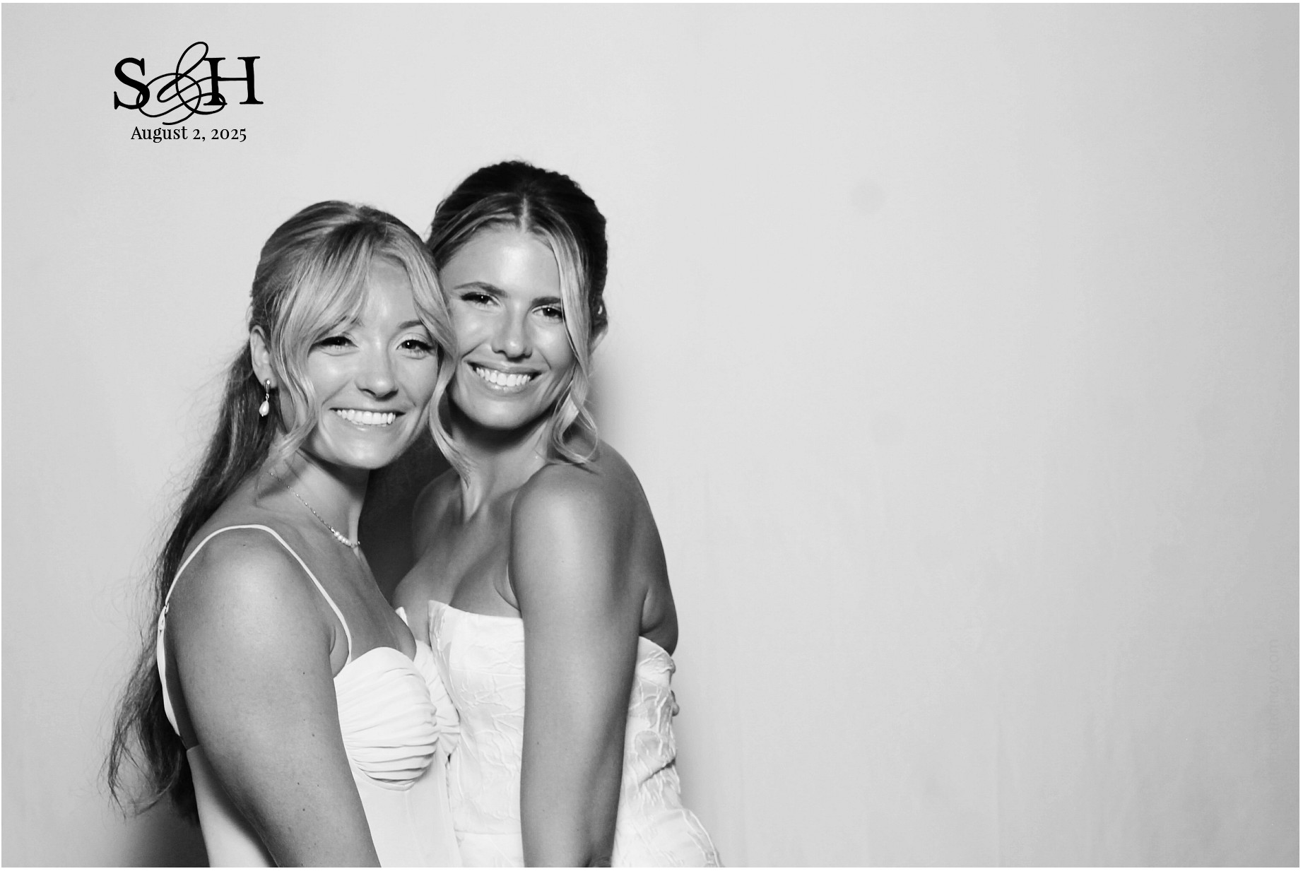 4220 Mayleben x Teel | View more photos from the event at gallery.photoboothcincy.com/u/PhotoBoothCincy/4220-Mayleben-x-Teel