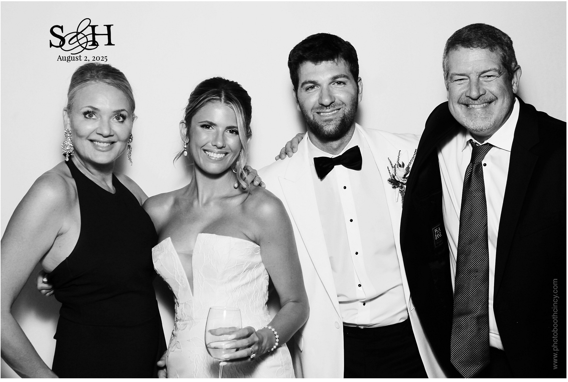 4220 Mayleben x Teel | View more photos from the event at gallery.photoboothcincy.com/u/PhotoBoothCincy/4220-Mayleben-x-Teel