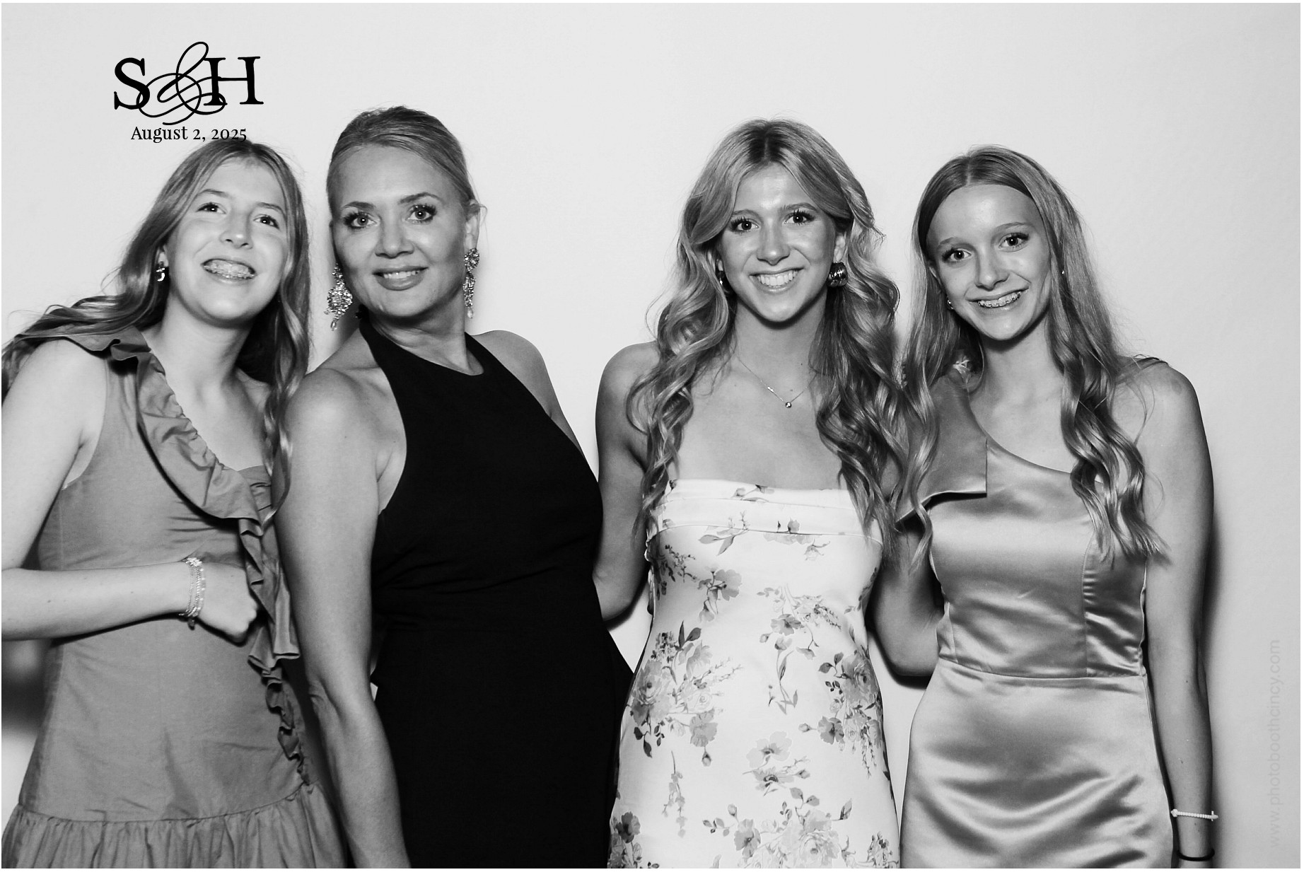 4220 Mayleben x Teel | View more photos from the event at gallery.photoboothcincy.com/u/PhotoBoothCincy/4220-Mayleben-x-Teel