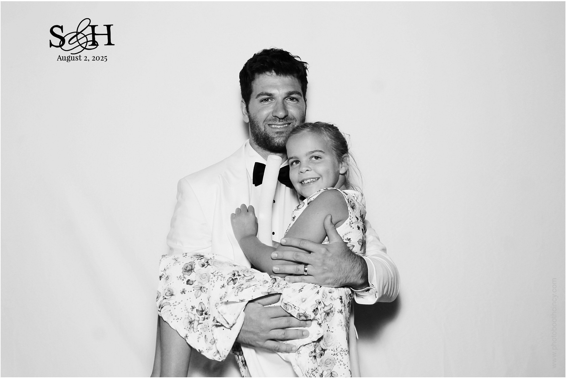4220 Mayleben x Teel | View more photos from the event at gallery.photoboothcincy.com/u/PhotoBoothCincy/4220-Mayleben-x-Teel