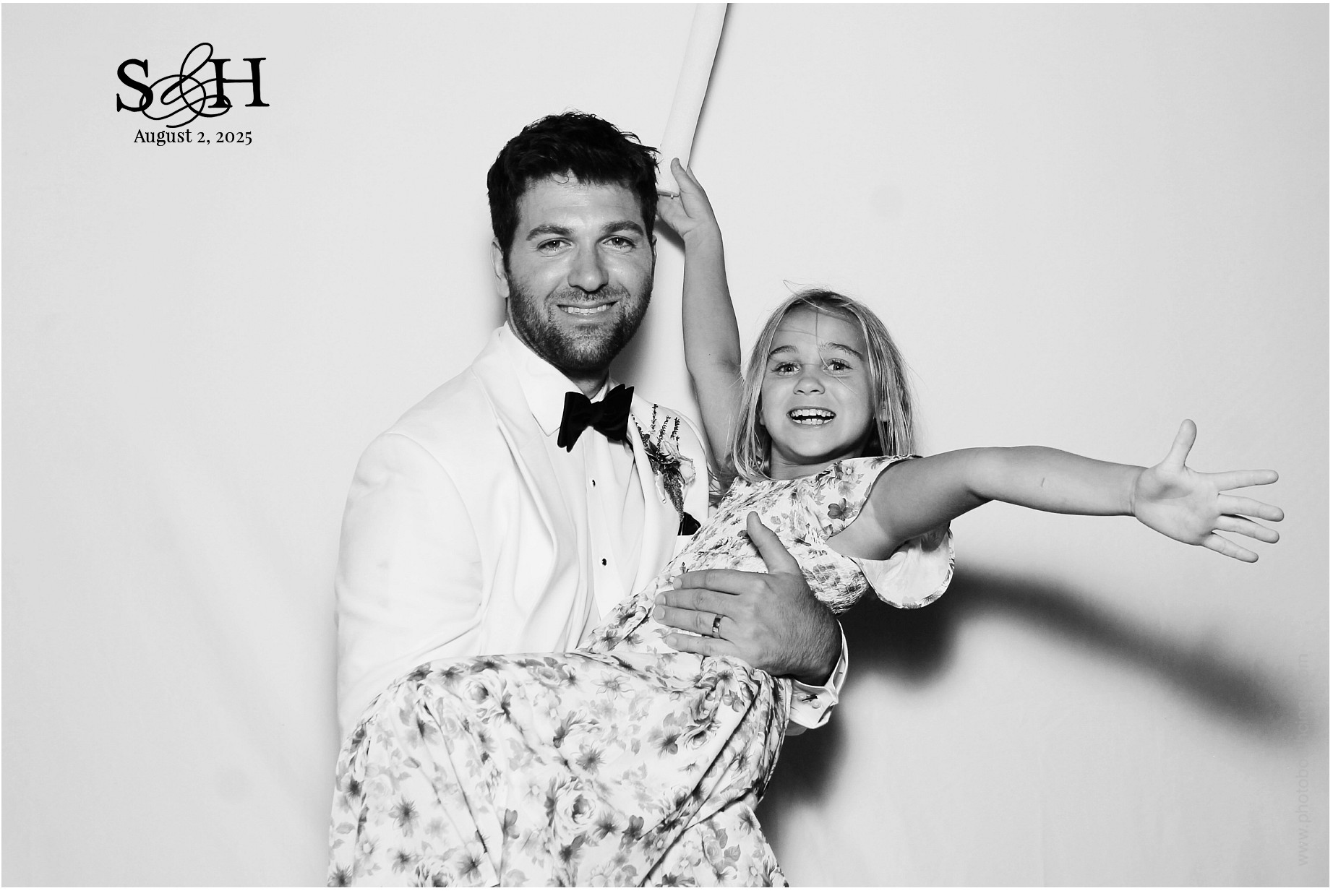 4220 Mayleben x Teel | View more photos from the event at gallery.photoboothcincy.com/u/PhotoBoothCincy/4220-Mayleben-x-Teel