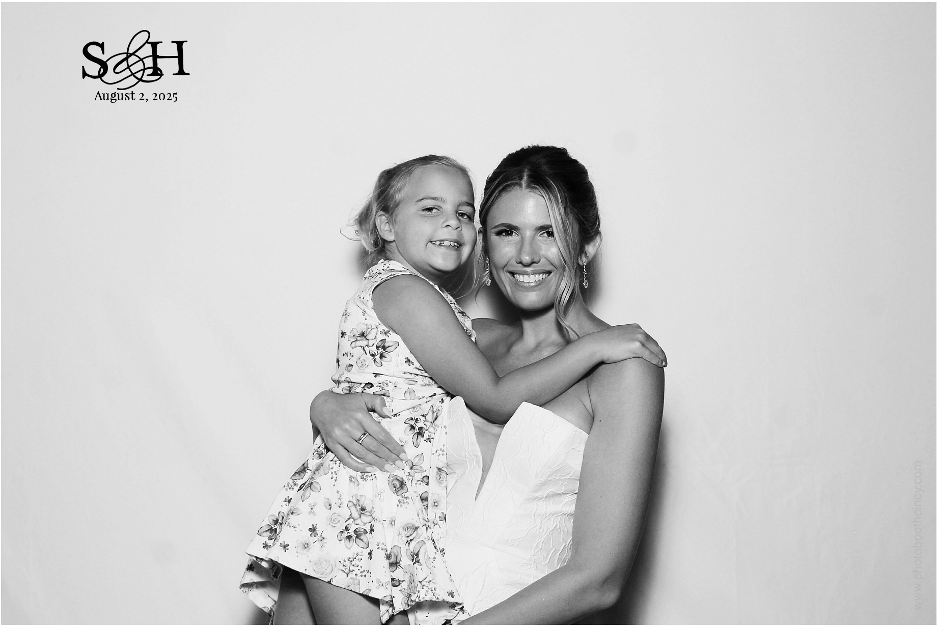 4220 Mayleben x Teel | View more photos from the event at gallery.photoboothcincy.com/u/PhotoBoothCincy/4220-Mayleben-x-Teel