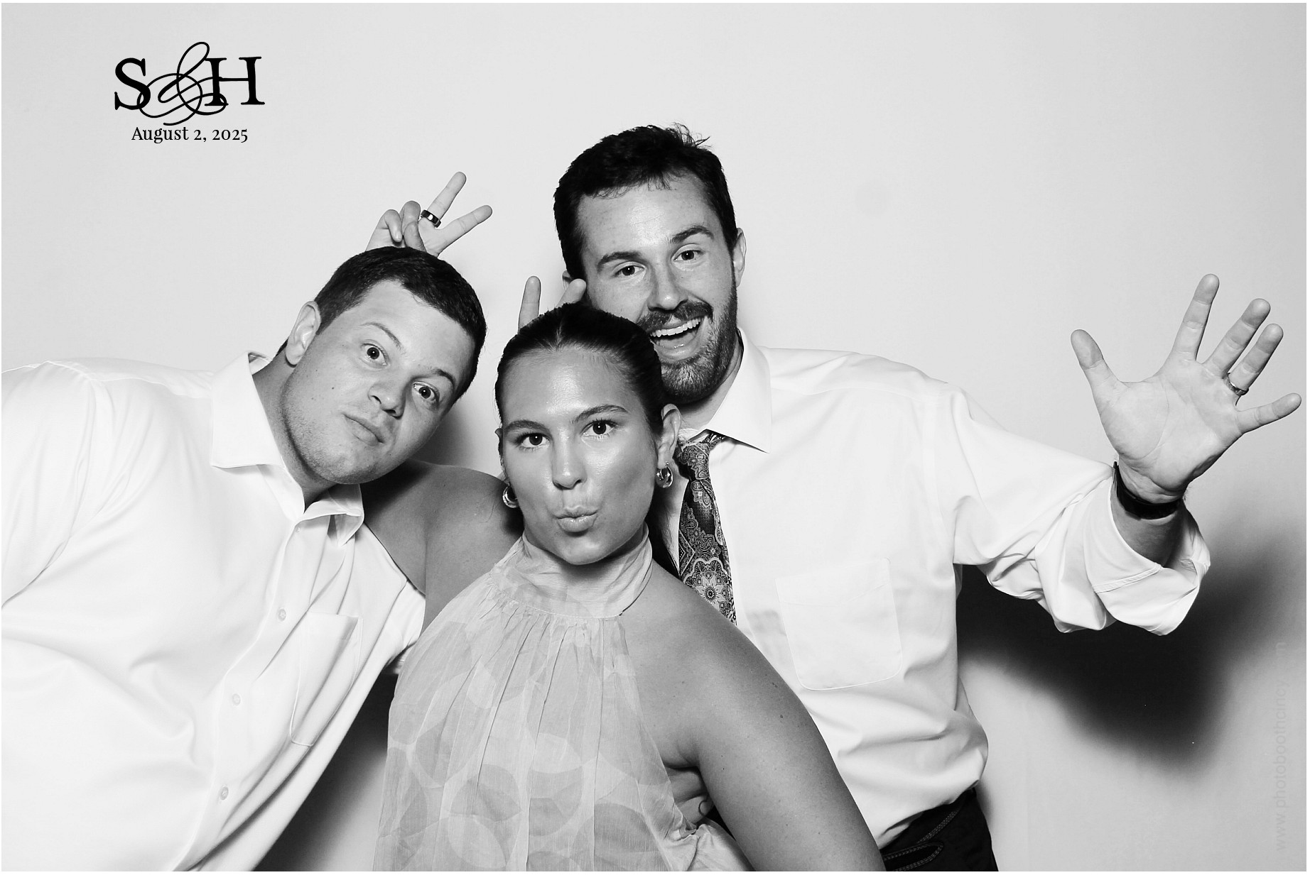 4220 Mayleben x Teel | View more photos from the event at gallery.photoboothcincy.com/u/PhotoBoothCincy/4220-Mayleben-x-Teel