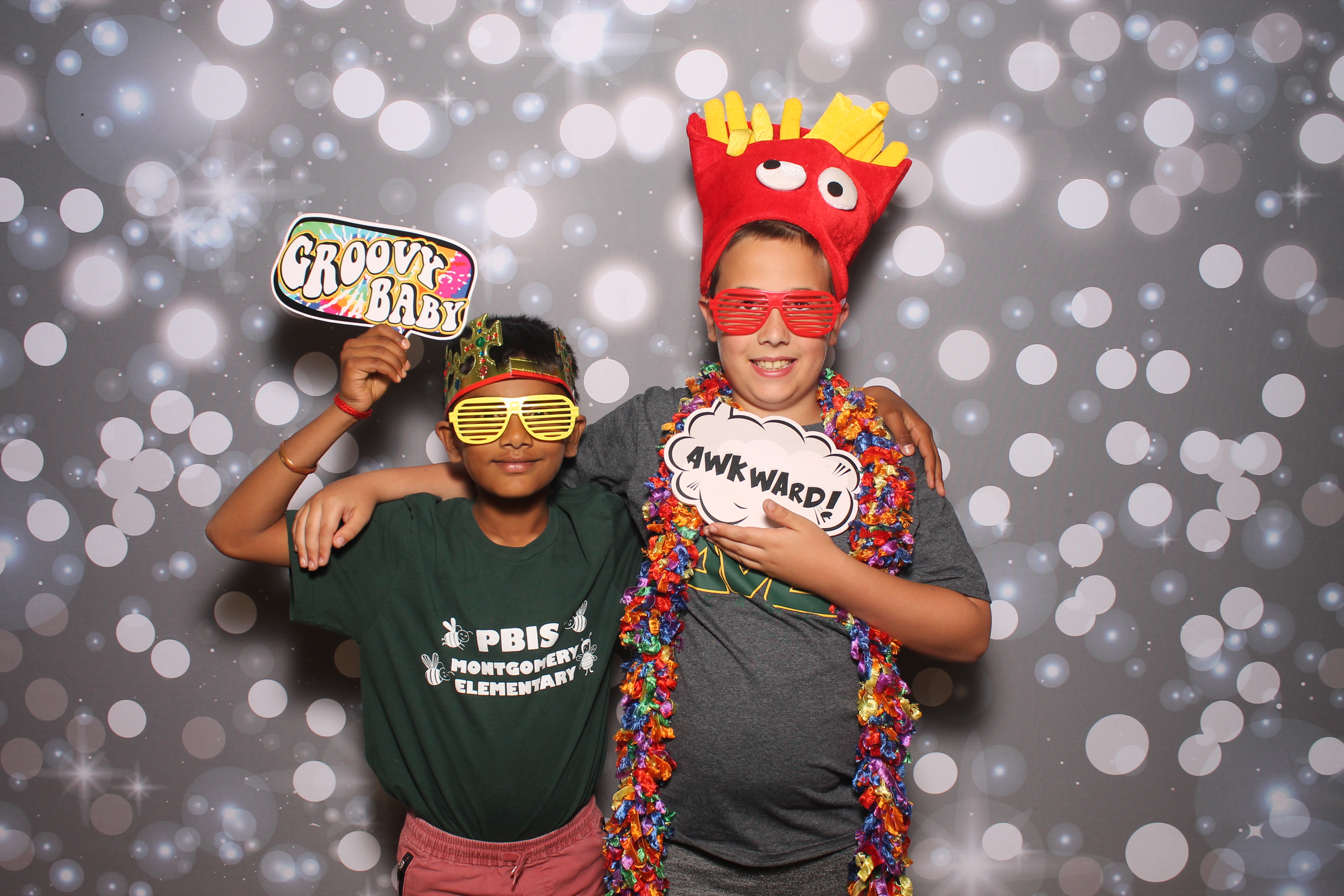 4th Grade Celebration | View more photos from the event at gallery.photoboothcincy.com/u/PhotoBoothCincy/4th-Grade-Celebration