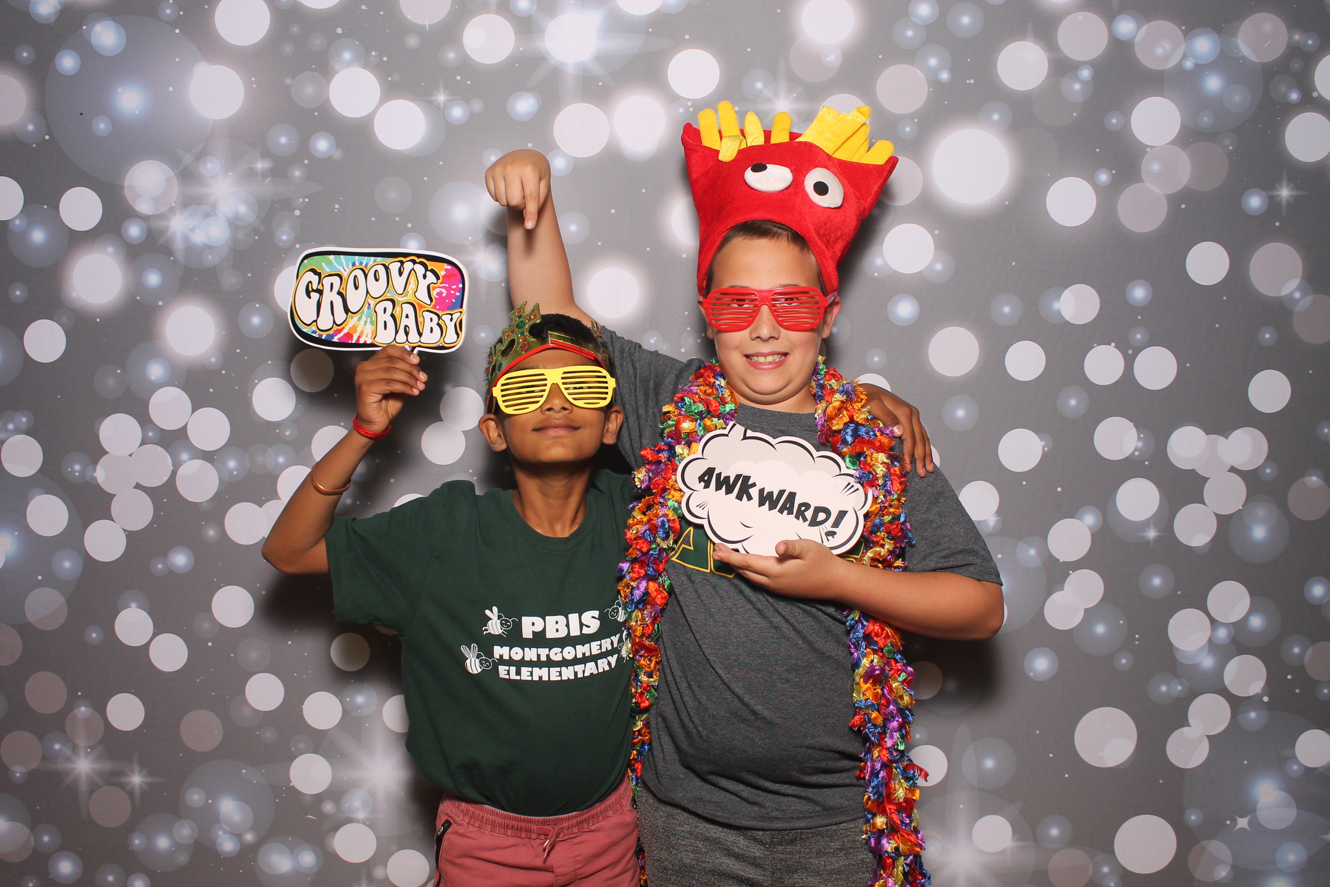 4th Grade Celebration | View more photos from the event at gallery.photoboothcincy.com/u/PhotoBoothCincy/4th-Grade-Celebration