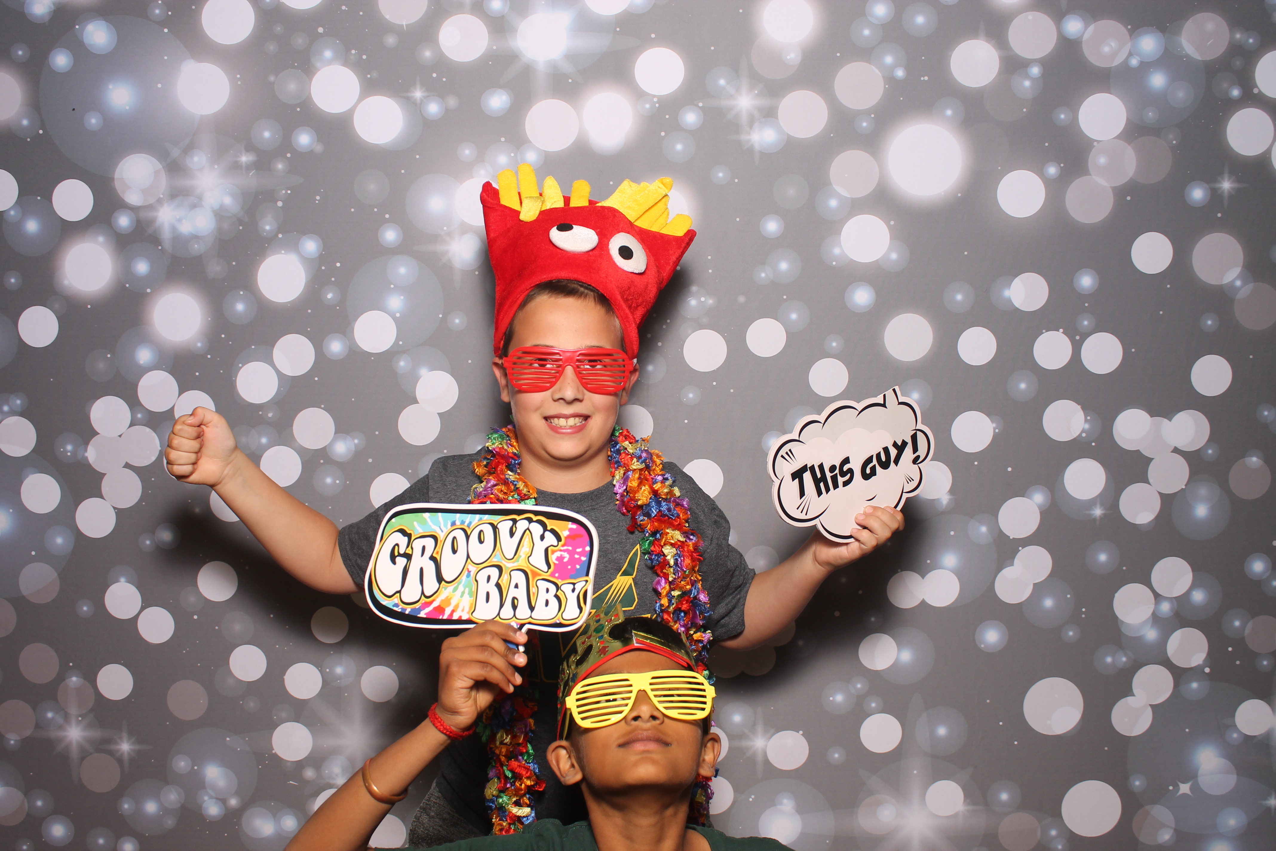 4th Grade Celebration | View more photos from the event at gallery.photoboothcincy.com/u/PhotoBoothCincy/4th-Grade-Celebration