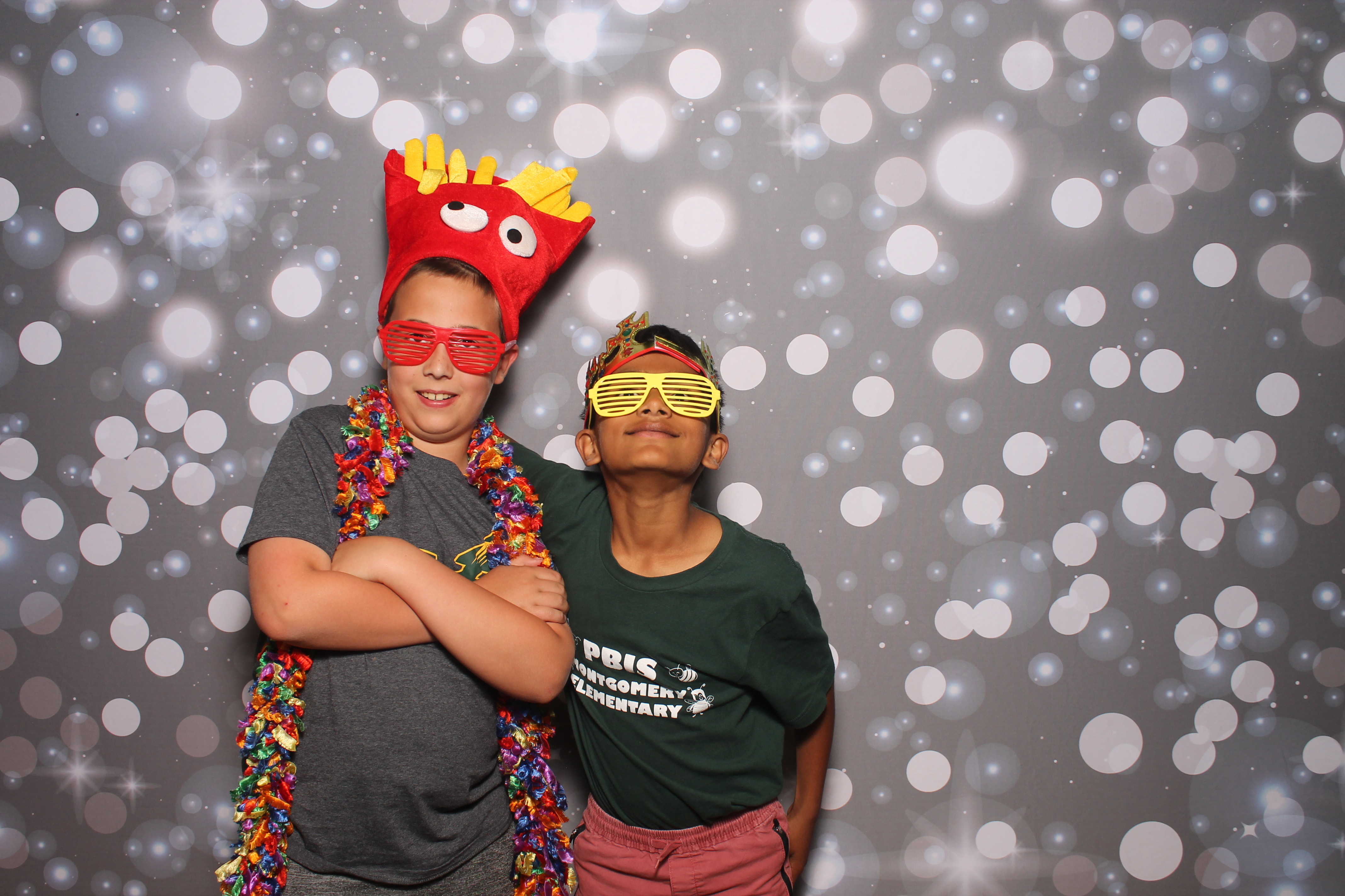 4th Grade Celebration | View more photos from the event at gallery.photoboothcincy.com/u/PhotoBoothCincy/4th-Grade-Celebration