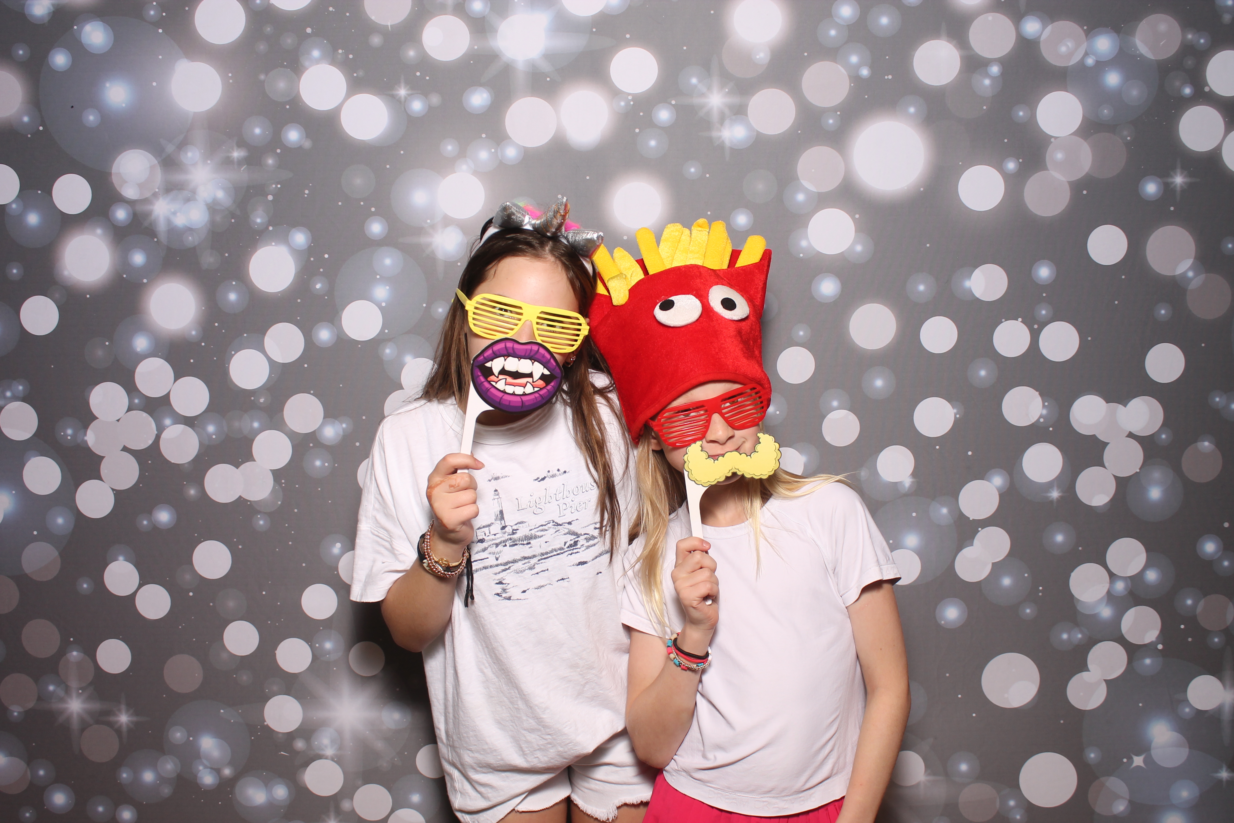 4th Grade Celebration | View more photos from the event at gallery.photoboothcincy.com/u/PhotoBoothCincy/4th-Grade-Celebration