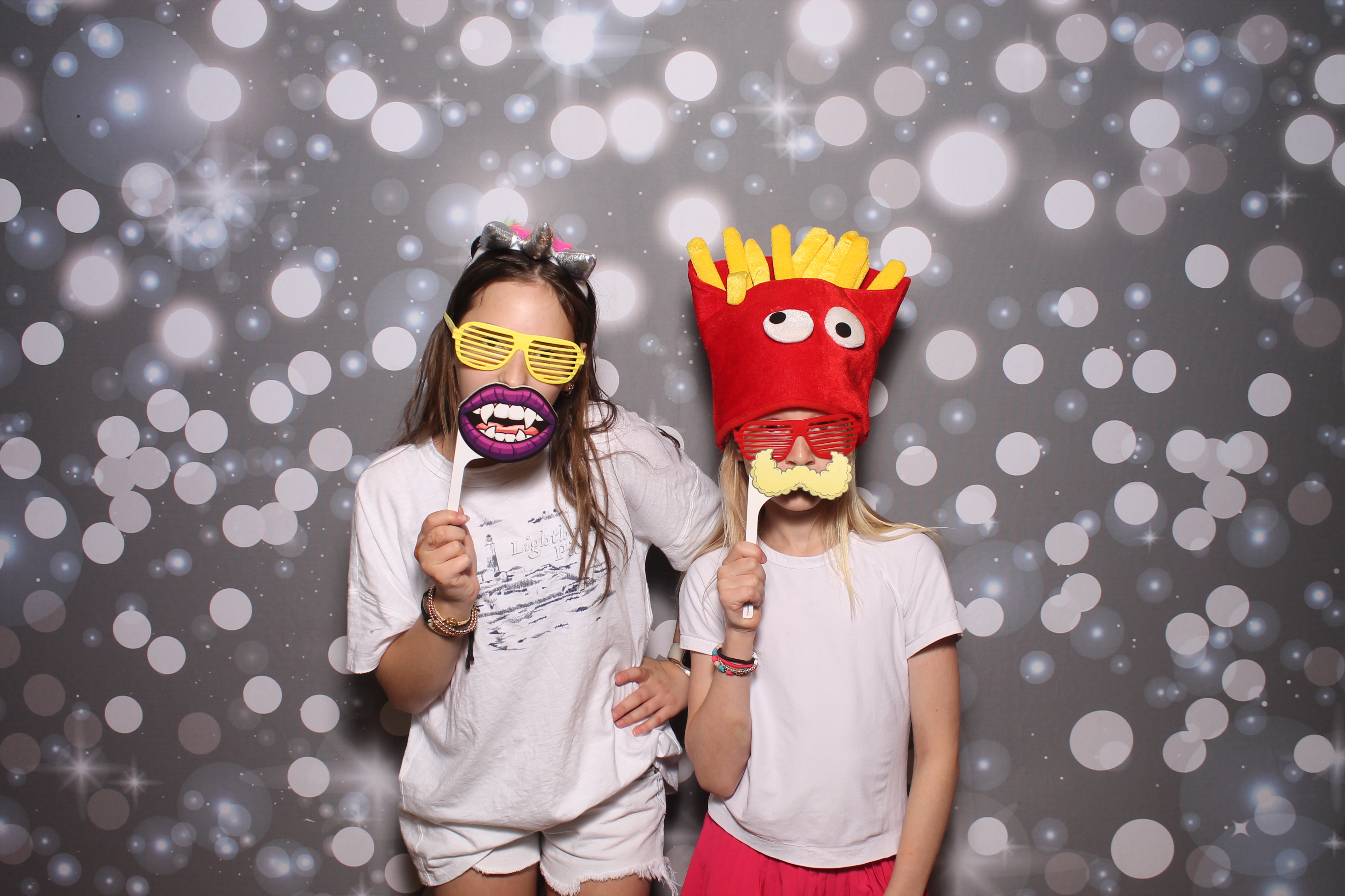 4th Grade Celebration | View more photos from the event at gallery.photoboothcincy.com/u/PhotoBoothCincy/4th-Grade-Celebration