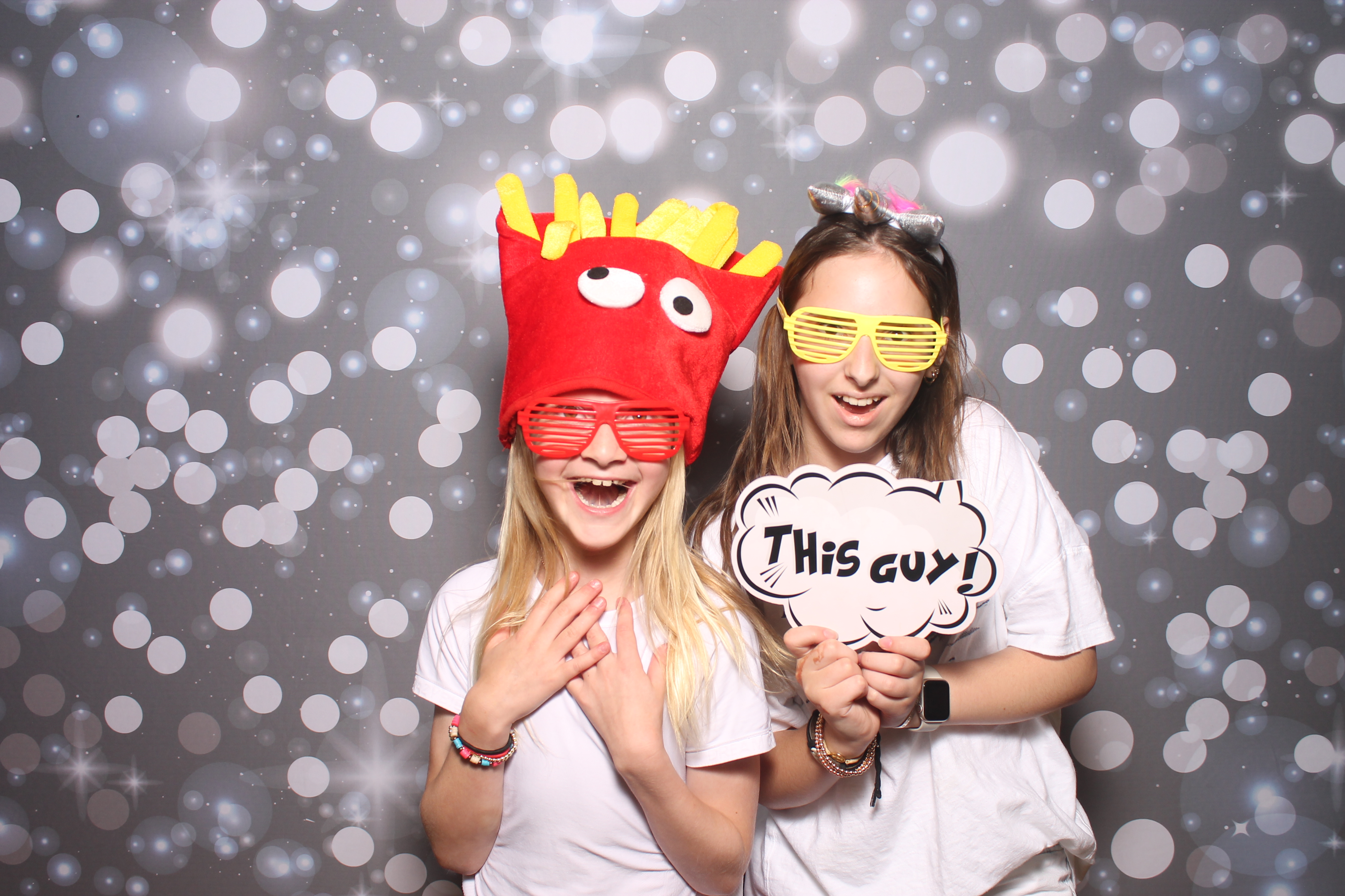 4th Grade Celebration | View more photos from the event at gallery.photoboothcincy.com/u/PhotoBoothCincy/4th-Grade-Celebration