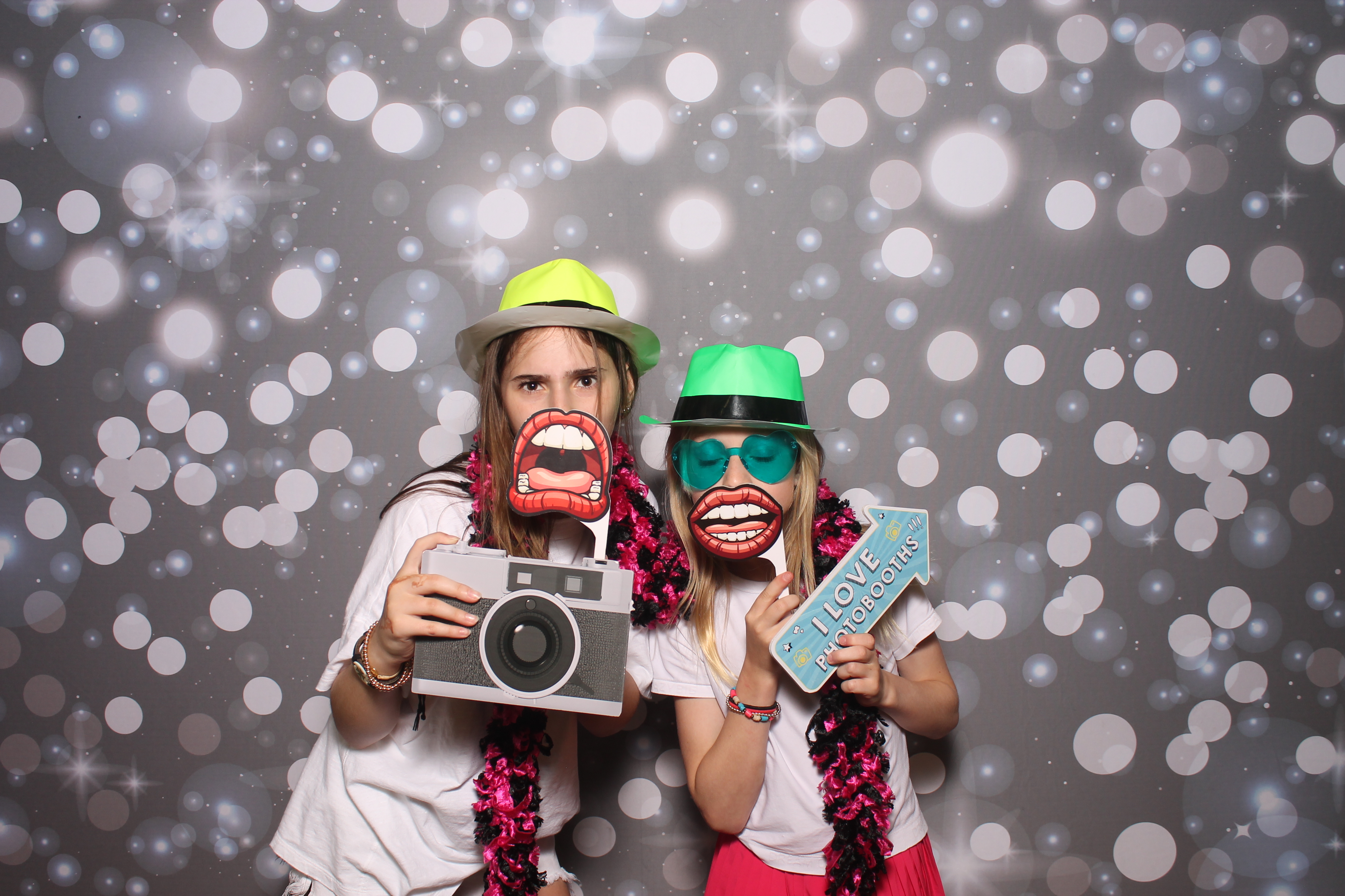 4th Grade Celebration | View more photos from the event at gallery.photoboothcincy.com/u/PhotoBoothCincy/4th-Grade-Celebration