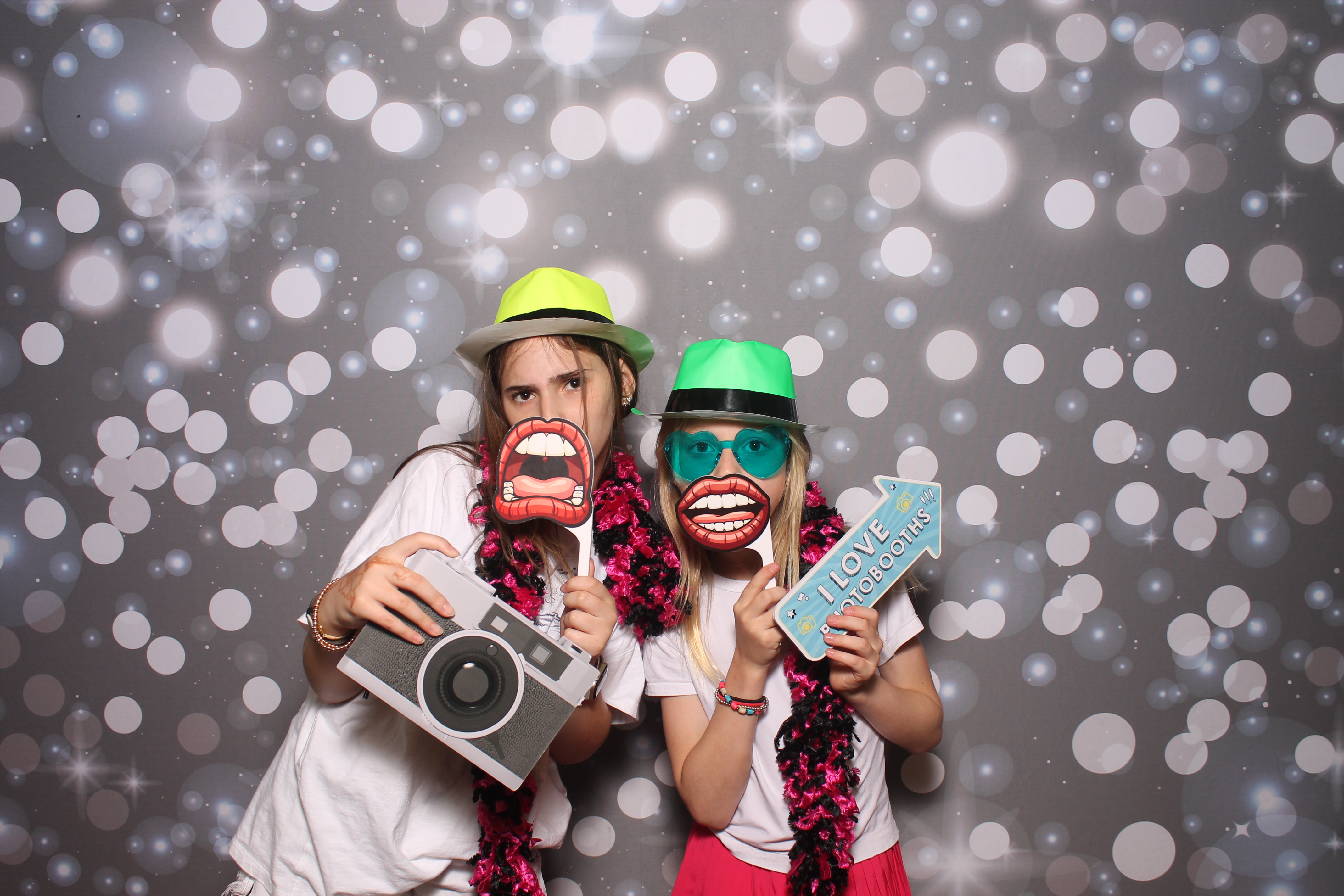 4th Grade Celebration | View more photos from the event at gallery.photoboothcincy.com/u/PhotoBoothCincy/4th-Grade-Celebration