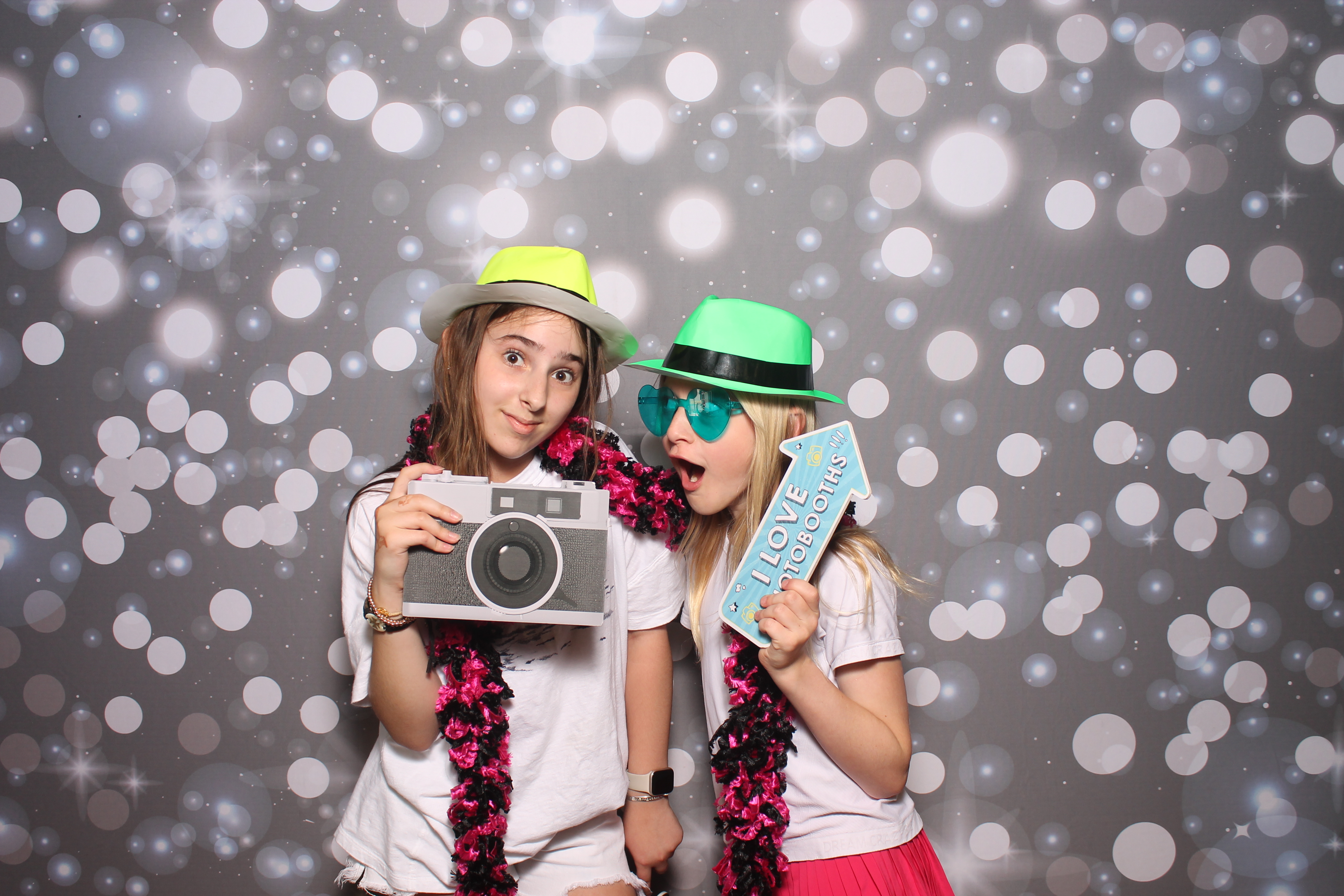 4th Grade Celebration | View more photos from the event at gallery.photoboothcincy.com/u/PhotoBoothCincy/4th-Grade-Celebration