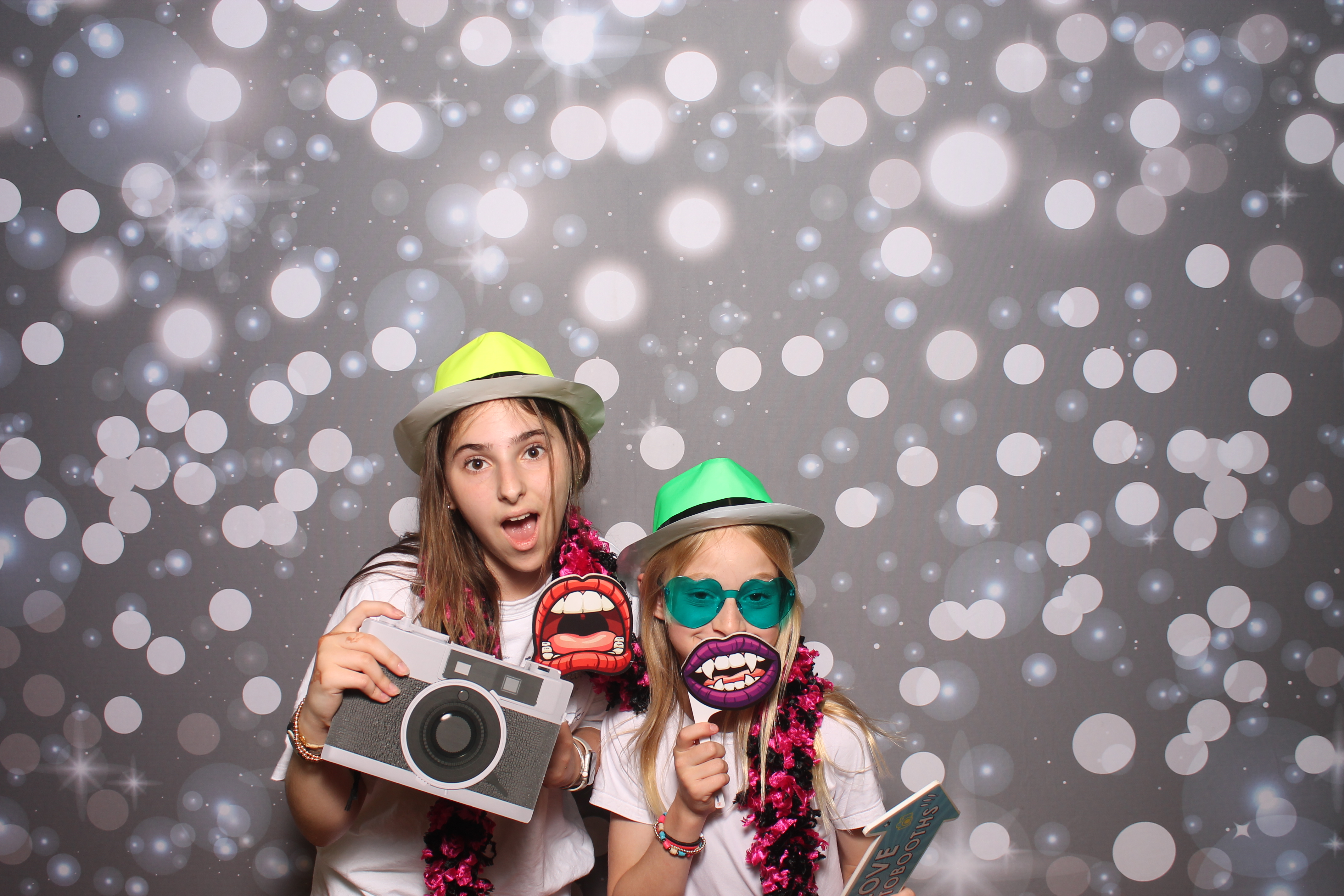 4th Grade Celebration | View more photos from the event at gallery.photoboothcincy.com/u/PhotoBoothCincy/4th-Grade-Celebration