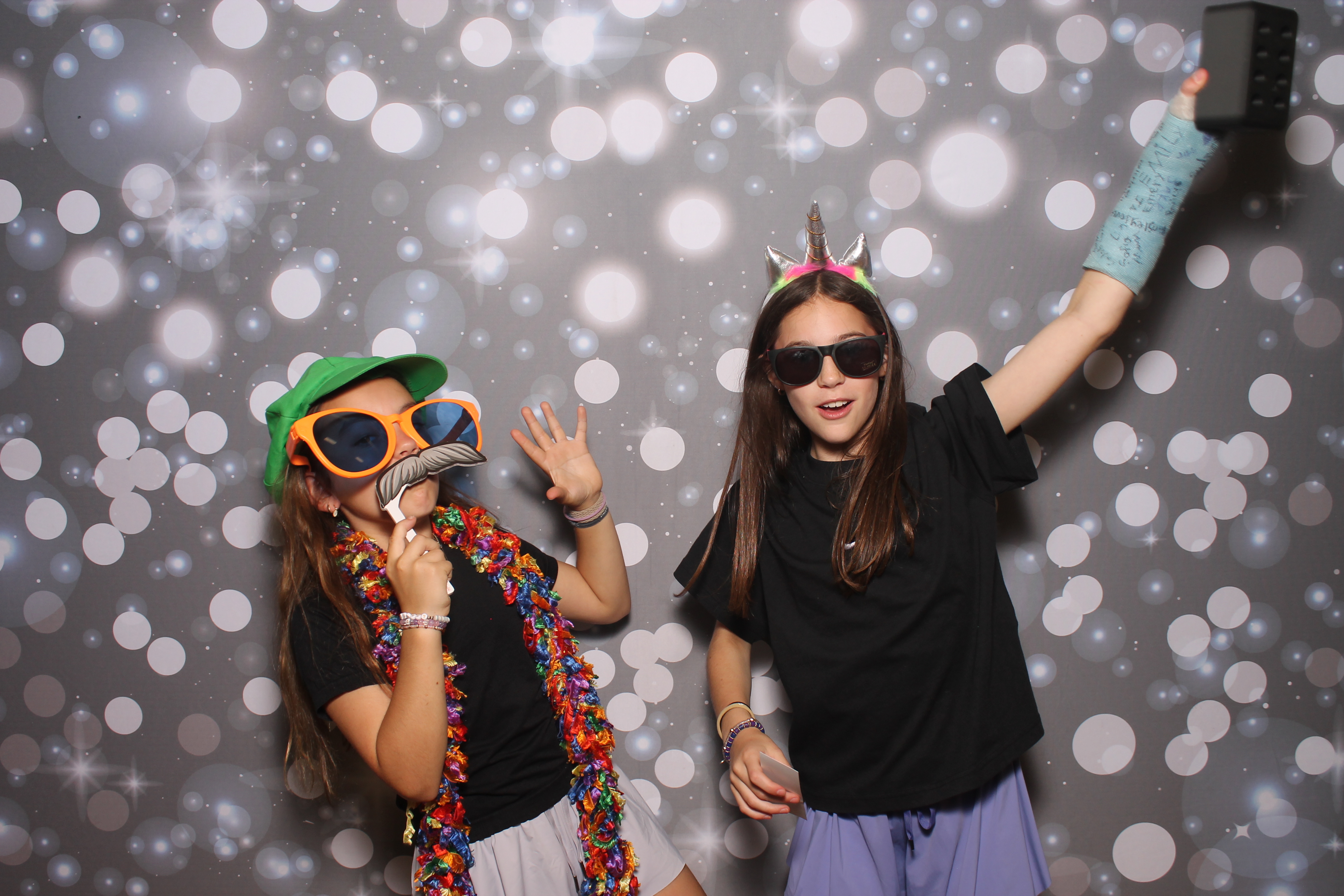 4th Grade Celebration | View more photos from the event at gallery.photoboothcincy.com/u/PhotoBoothCincy/4th-Grade-Celebration