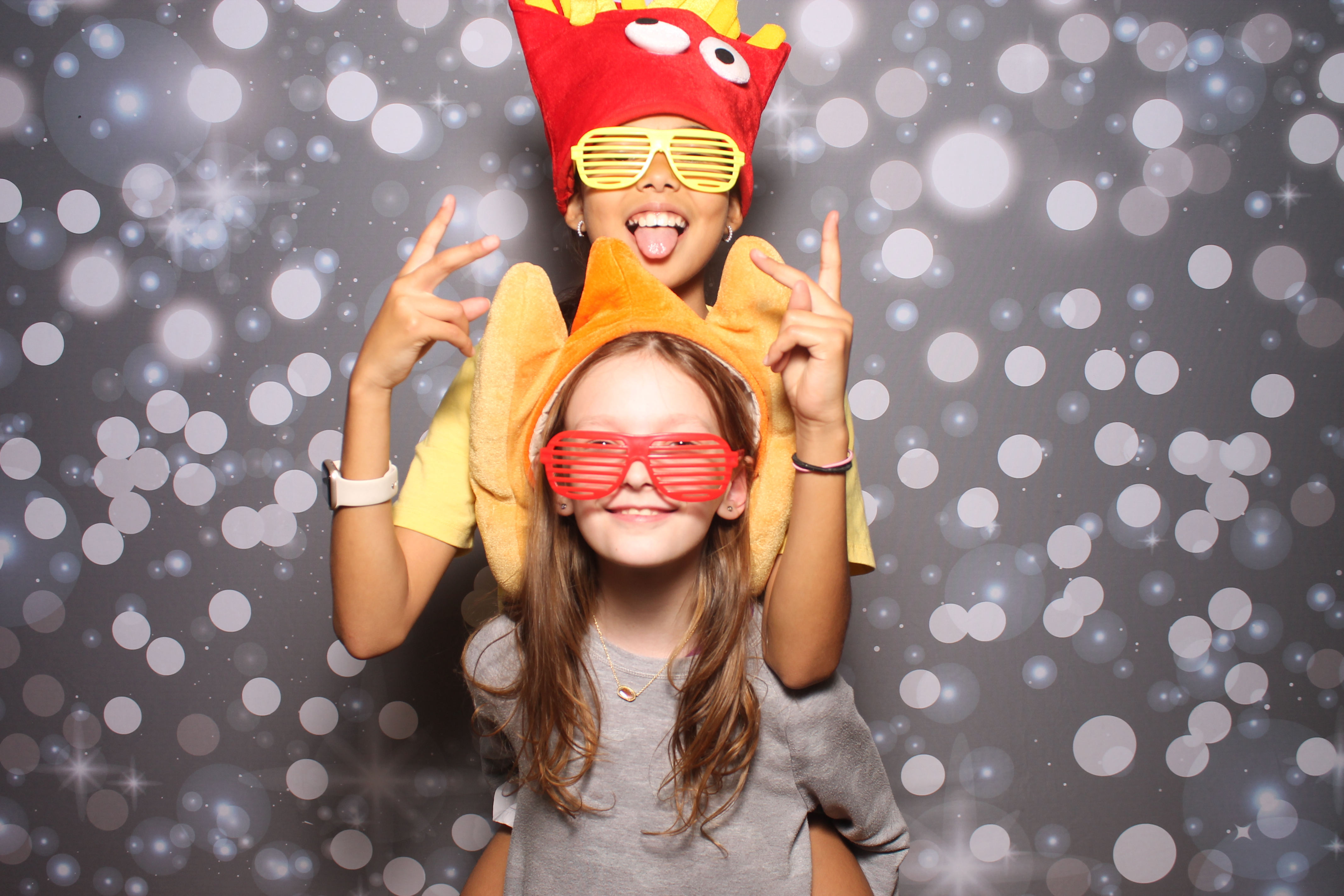 4th Grade Celebration | View more photos from the event at gallery.photoboothcincy.com/u/PhotoBoothCincy/4th-Grade-Celebration