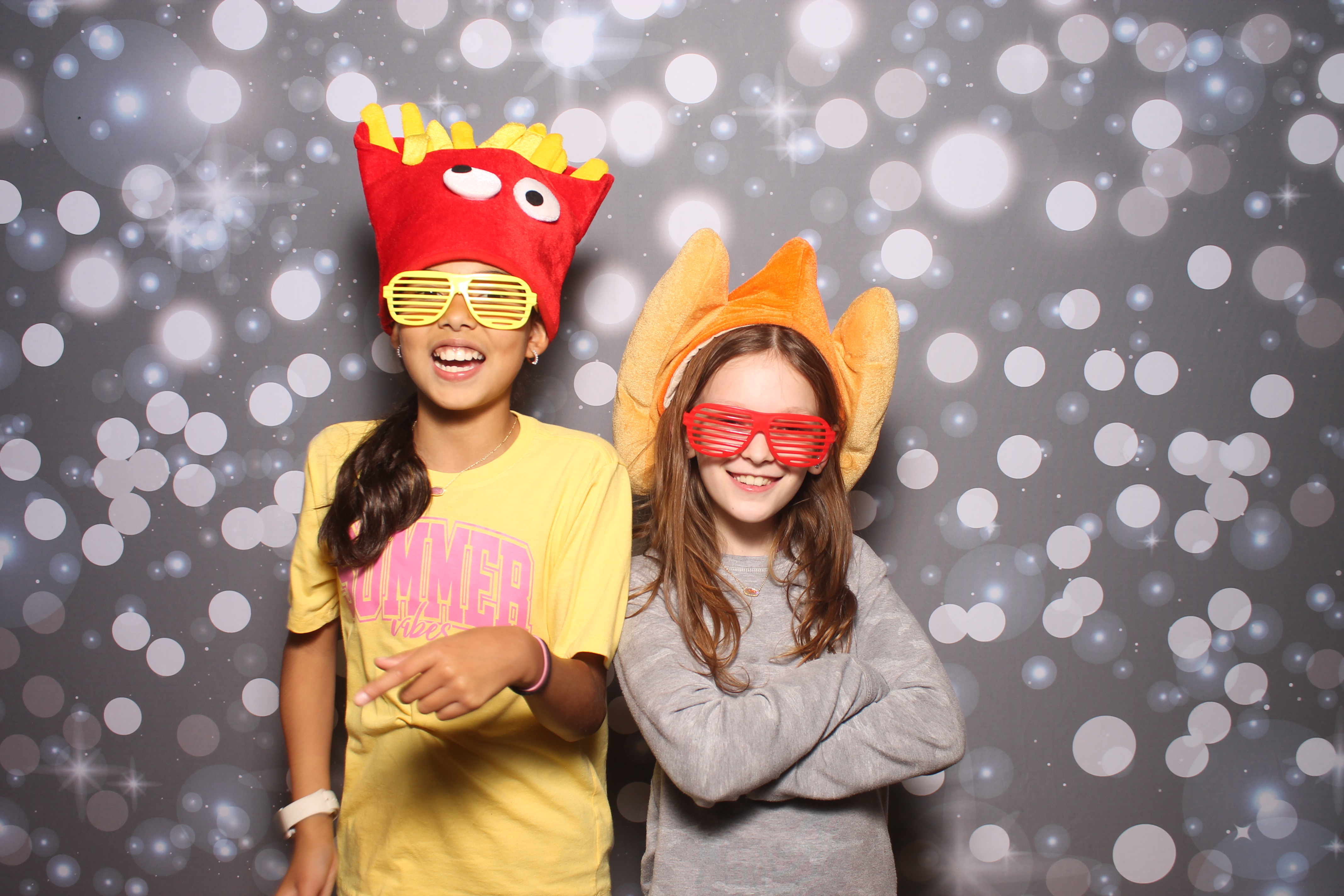 4th Grade Celebration | View more photos from the event at gallery.photoboothcincy.com/u/PhotoBoothCincy/4th-Grade-Celebration