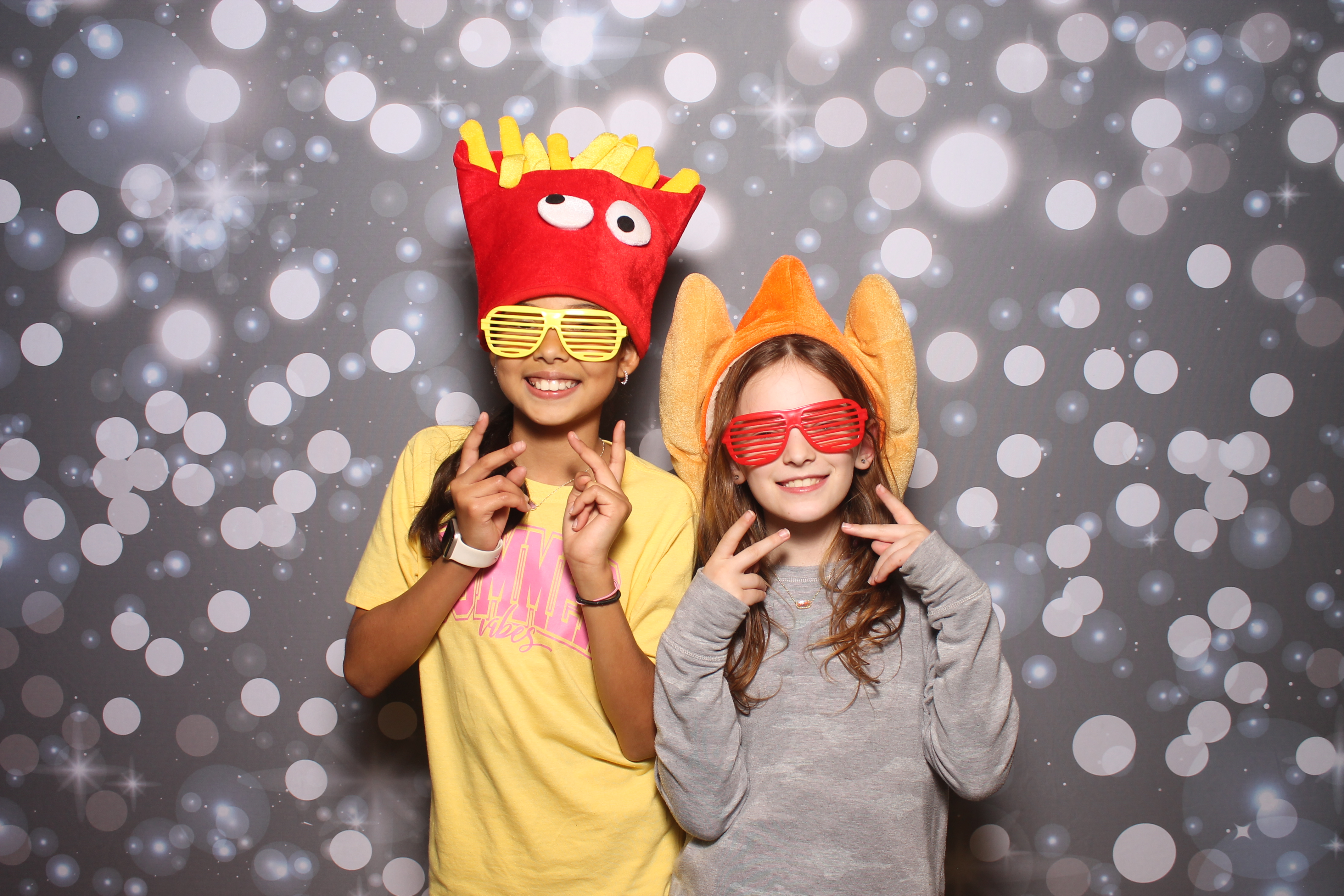 4th Grade Celebration | View more photos from the event at gallery.photoboothcincy.com/u/PhotoBoothCincy/4th-Grade-Celebration