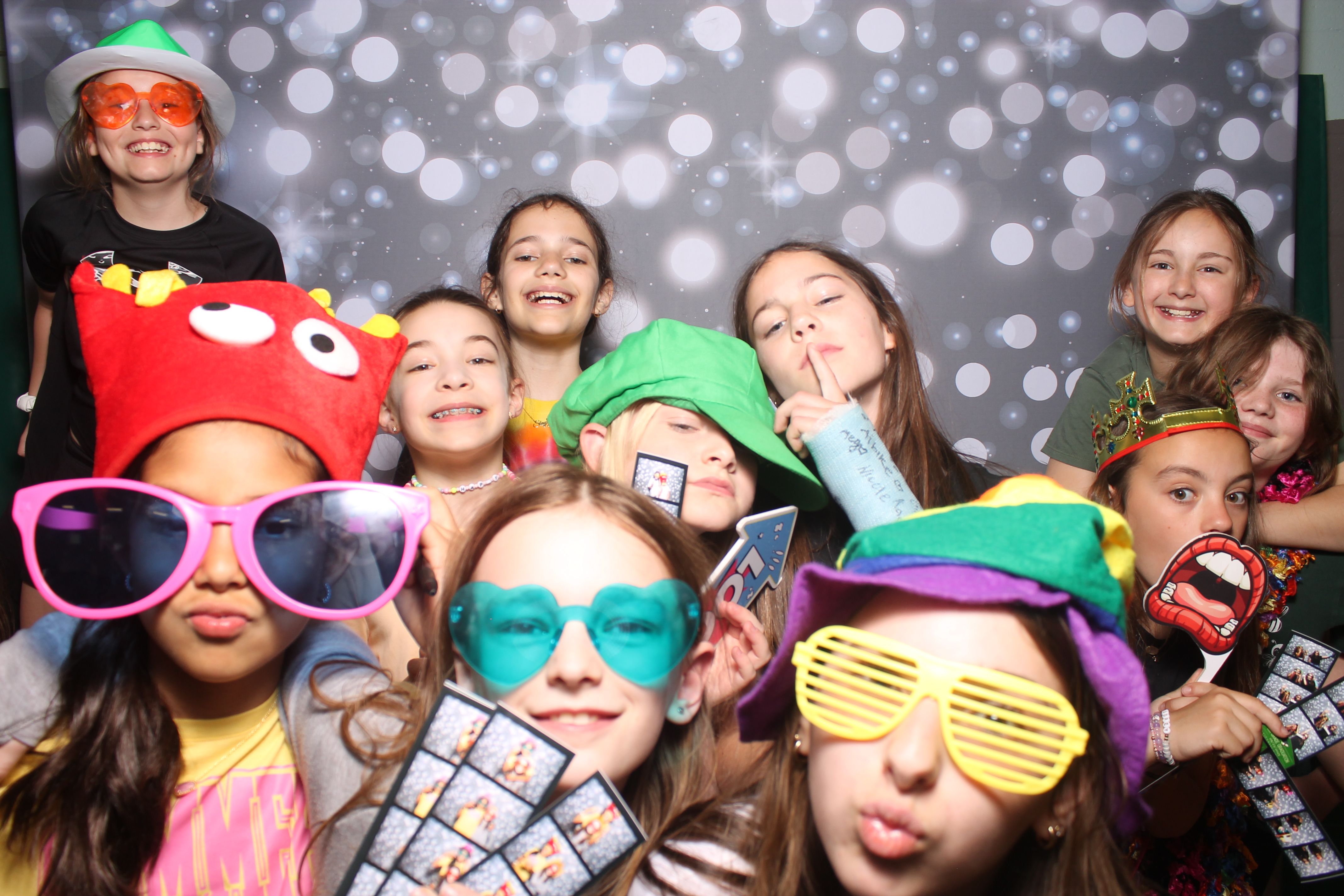 4th Grade Celebration | View more photos from the event at gallery.photoboothcincy.com/u/PhotoBoothCincy/4th-Grade-Celebration