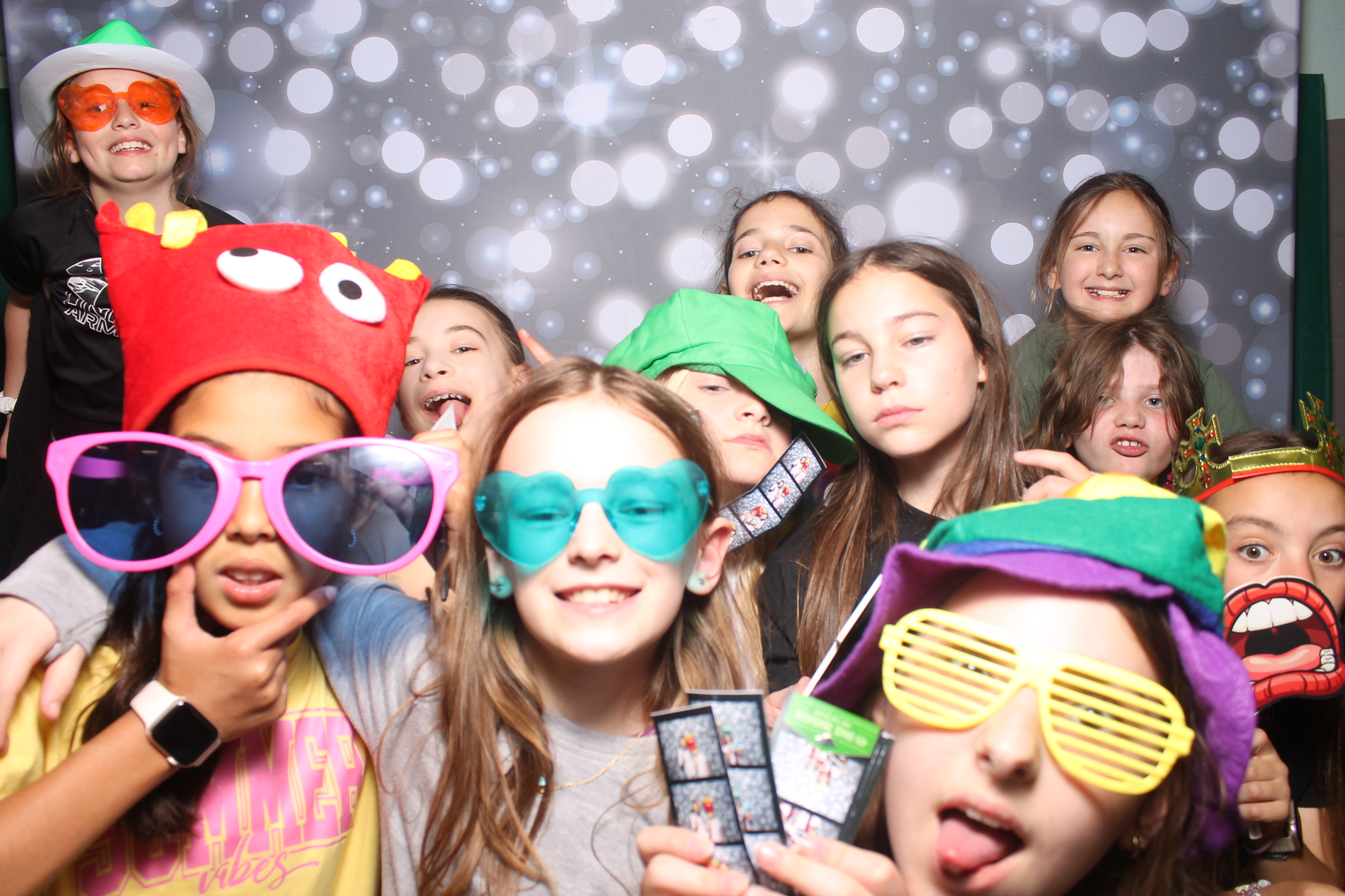 4th Grade Celebration | View more photos from the event at gallery.photoboothcincy.com/u/PhotoBoothCincy/4th-Grade-Celebration