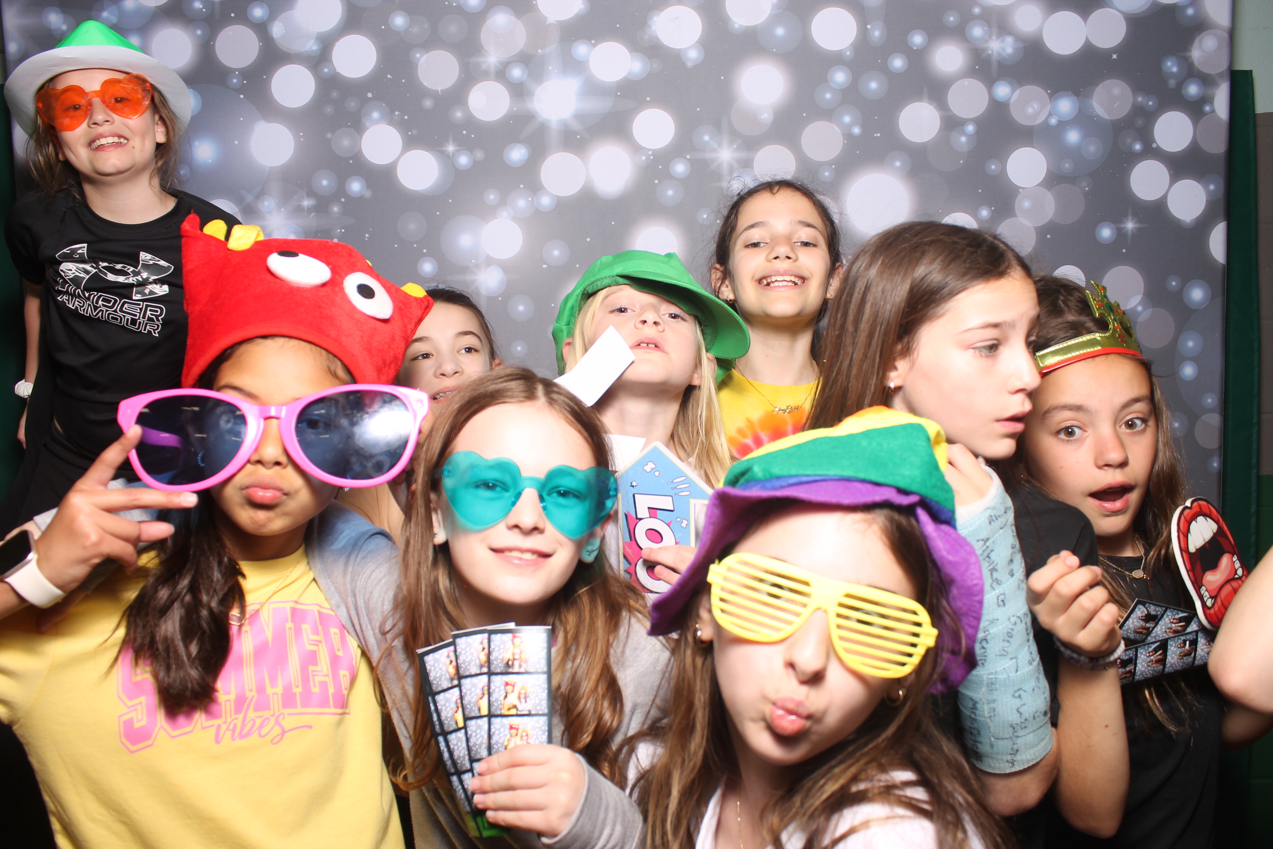 4th Grade Celebration | View more photos from the event at gallery.photoboothcincy.com/u/PhotoBoothCincy/4th-Grade-Celebration