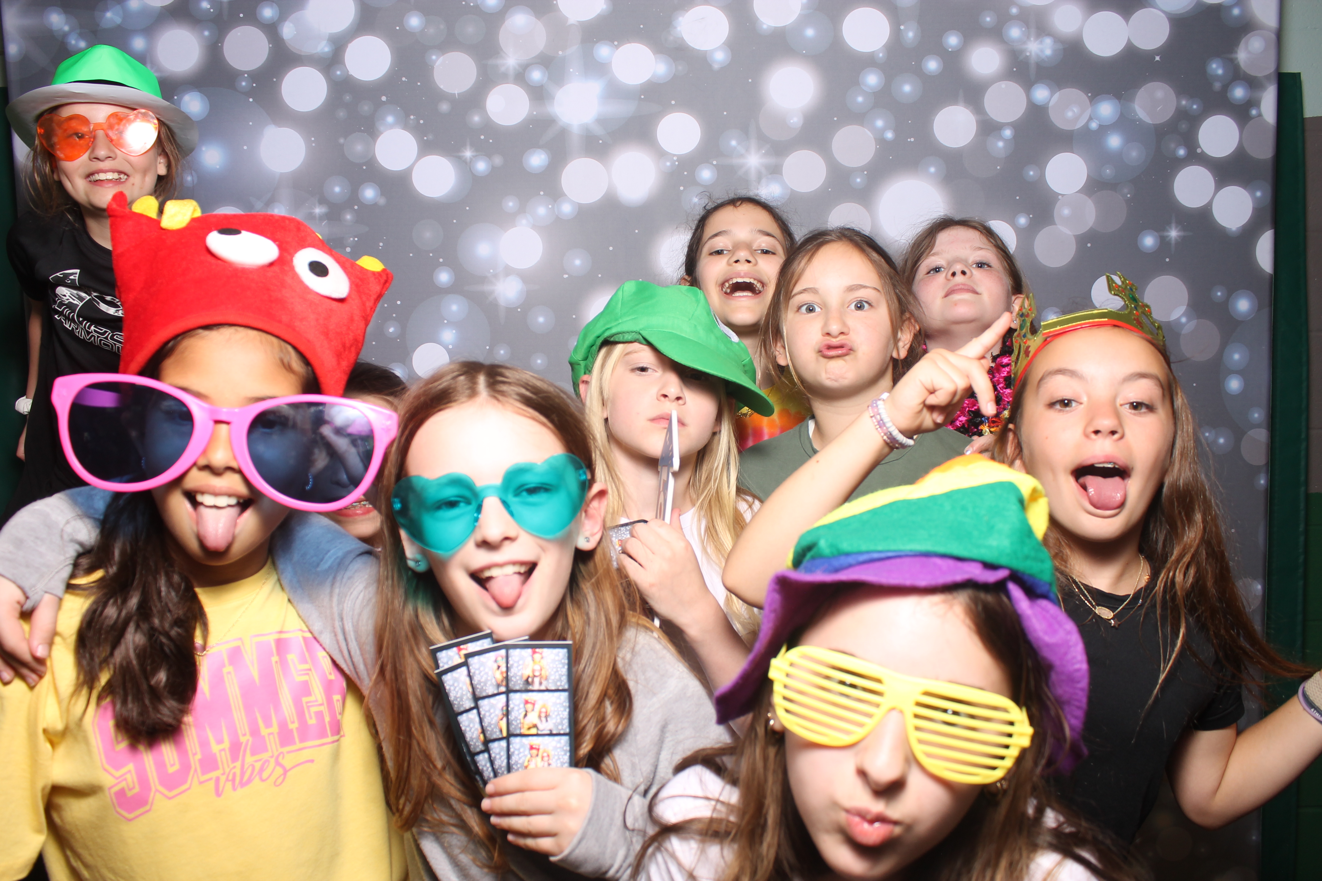 4th Grade Celebration | View more photos from the event at gallery.photoboothcincy.com/u/PhotoBoothCincy/4th-Grade-Celebration