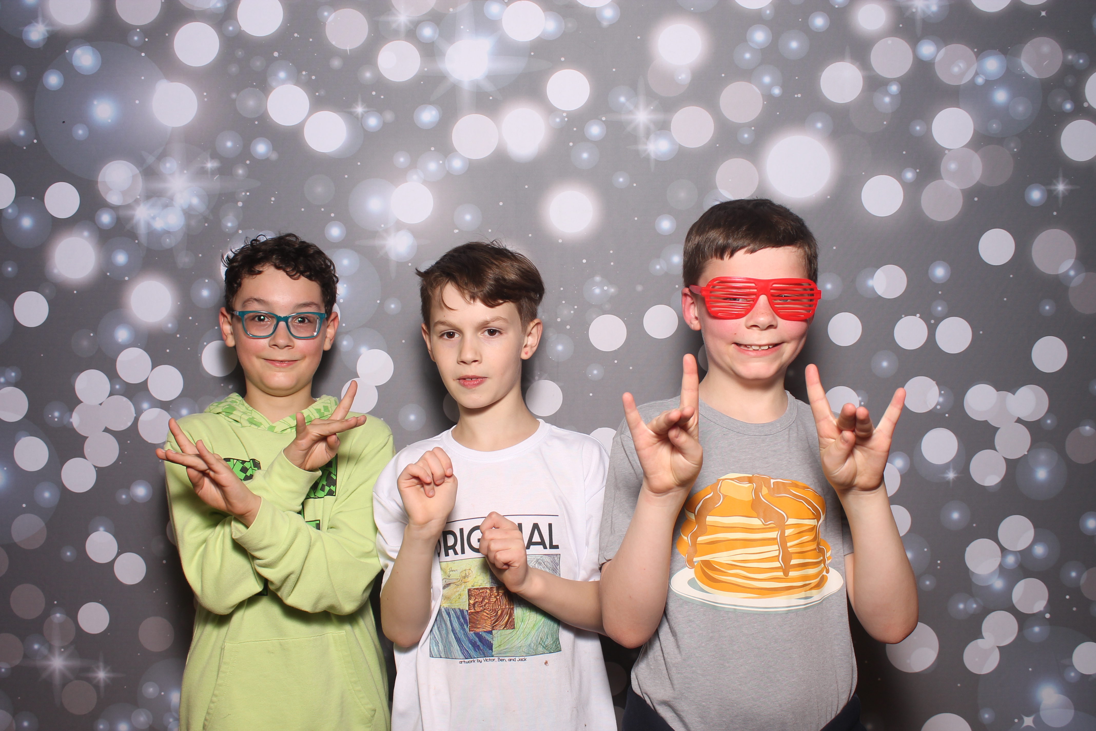 4th Grade Celebration | View more photos from the event at gallery.photoboothcincy.com/u/PhotoBoothCincy/4th-Grade-Celebration