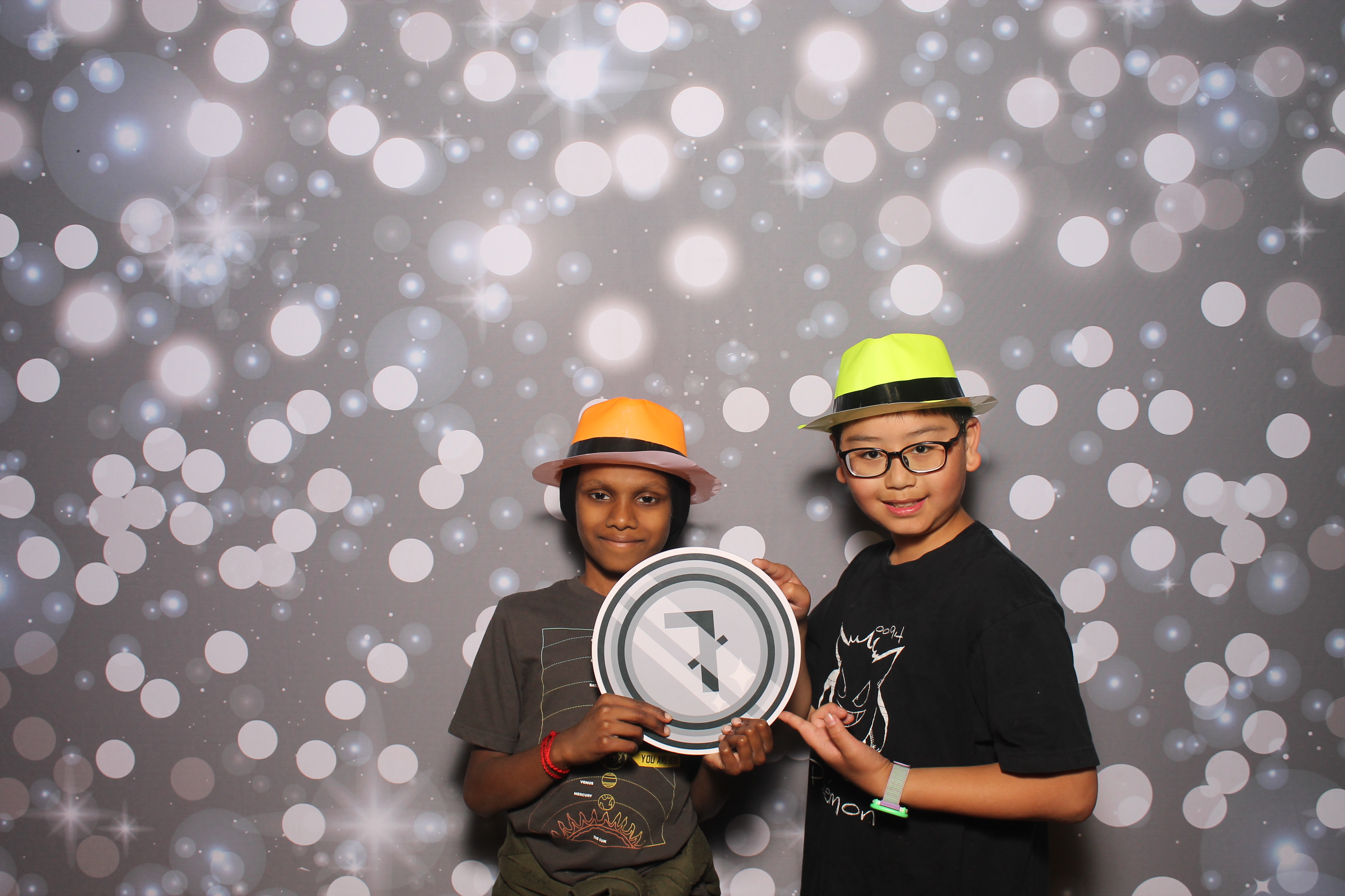 4th Grade Celebration | View more photos from the event at gallery.photoboothcincy.com/u/PhotoBoothCincy/4th-Grade-Celebration