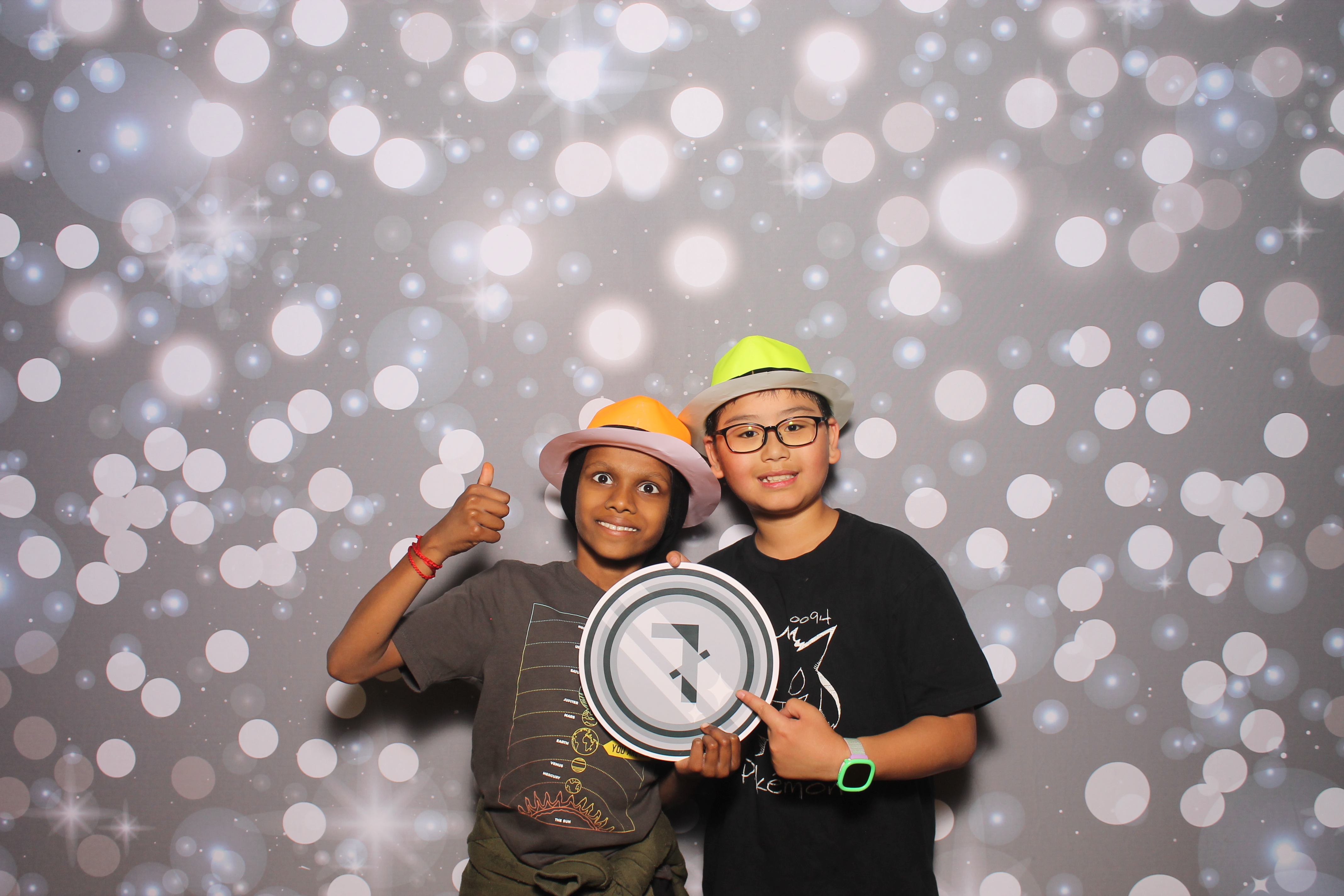 4th Grade Celebration | View more photos from the event at gallery.photoboothcincy.com/u/PhotoBoothCincy/4th-Grade-Celebration